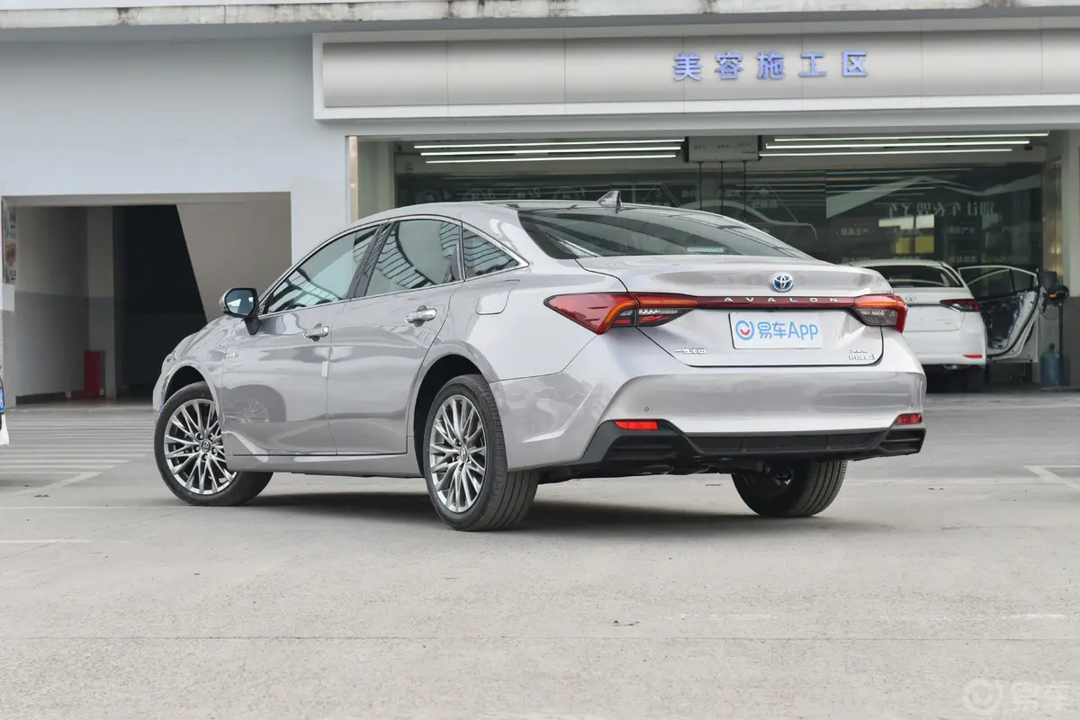 亚洲龙双擎 2.5L E-CVT 尊贵版侧后45度车头向左水平