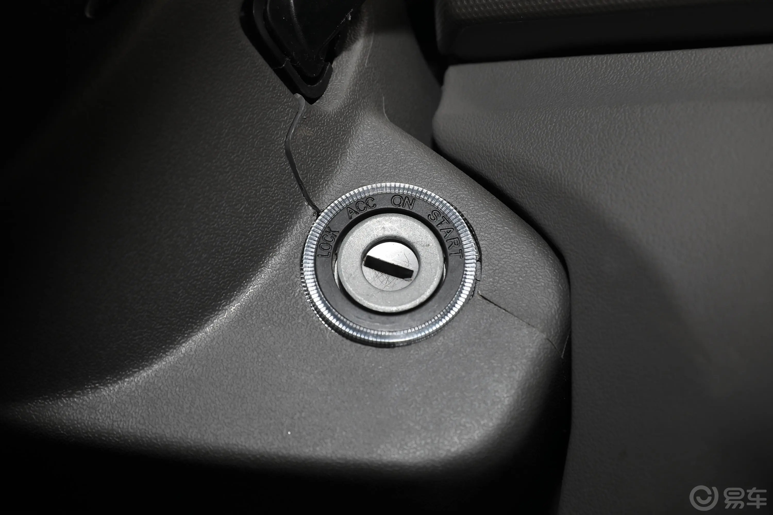 金旅窄体大海狮Z5 厢货 2.4L 手动 汽油 国VI钥匙孔或一键启动按键