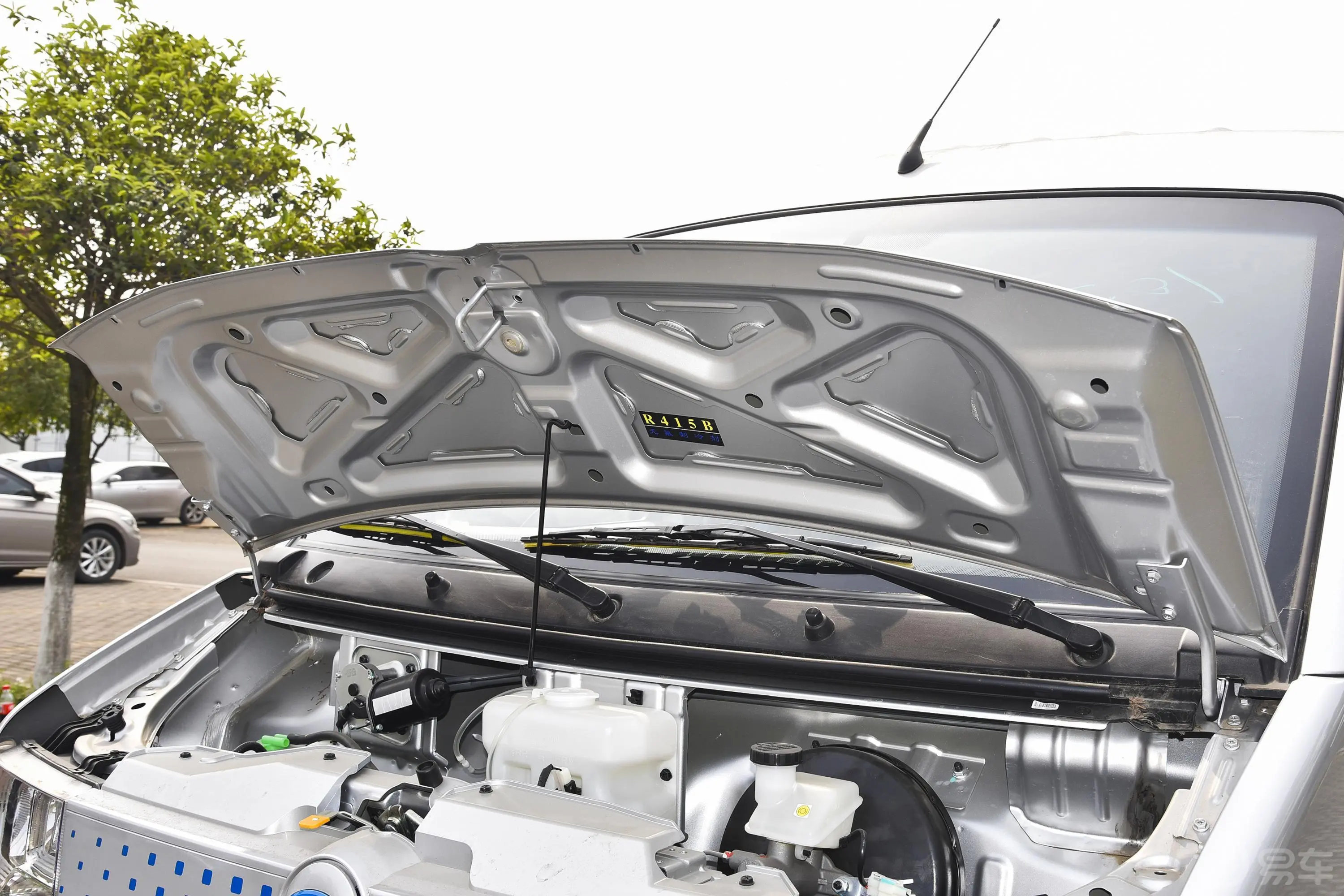 瑞驰新能源EC35EC35 III 标准版 38.64kWh发动机舱盖内侧
