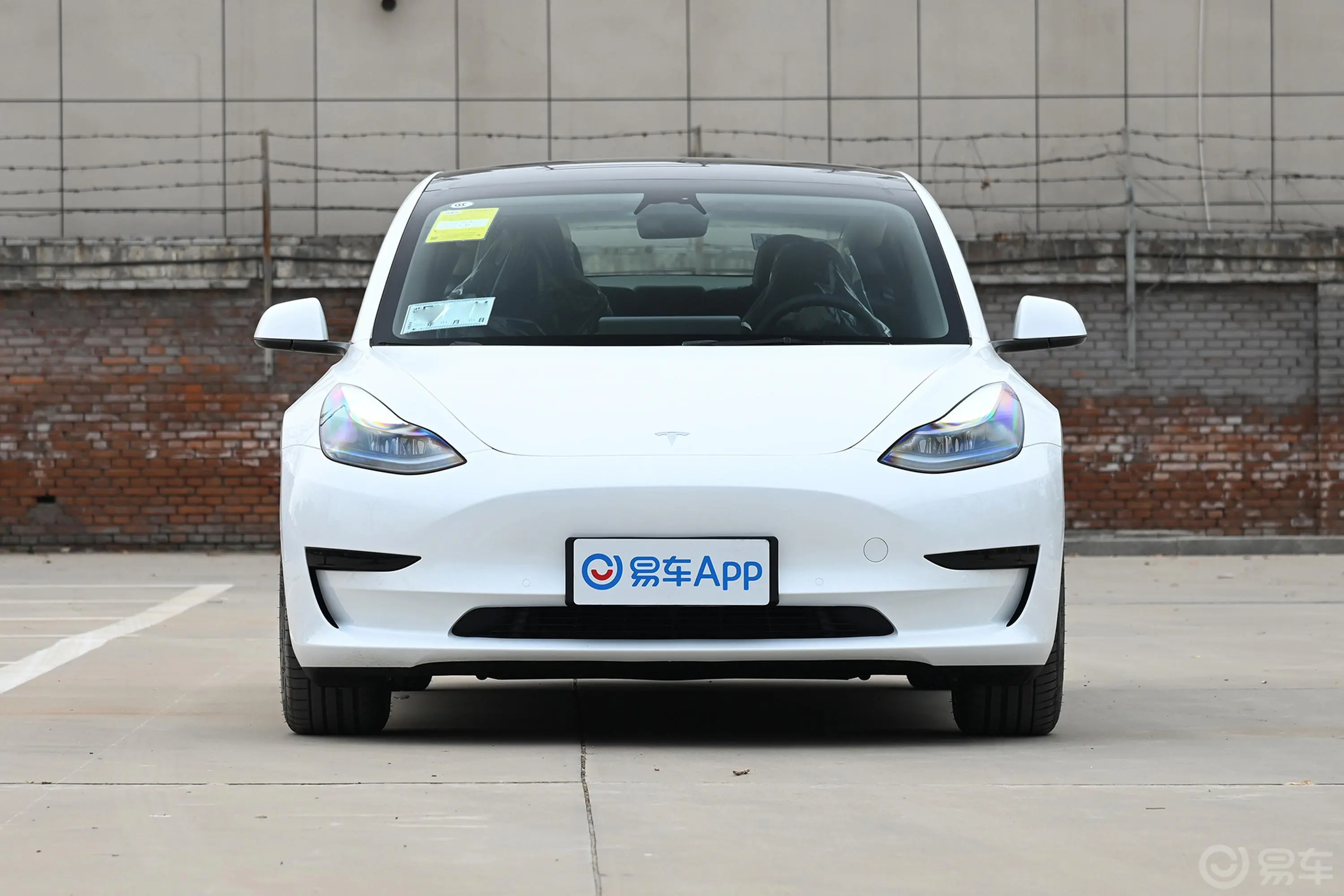 Model 3556km 后轮驱动版正前水平