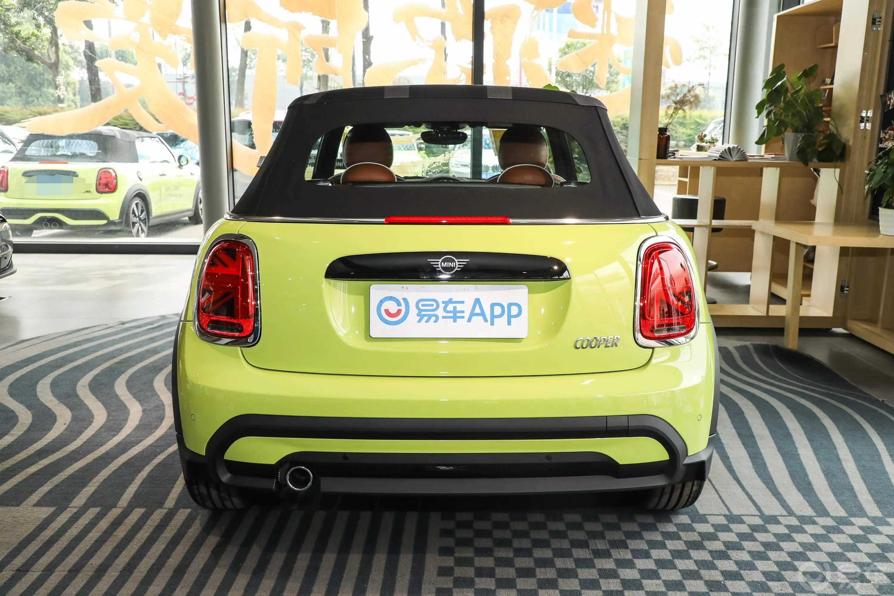 MINI CABRIO1.5T COOPER CABRIO The Coopers 纪念版正后水平