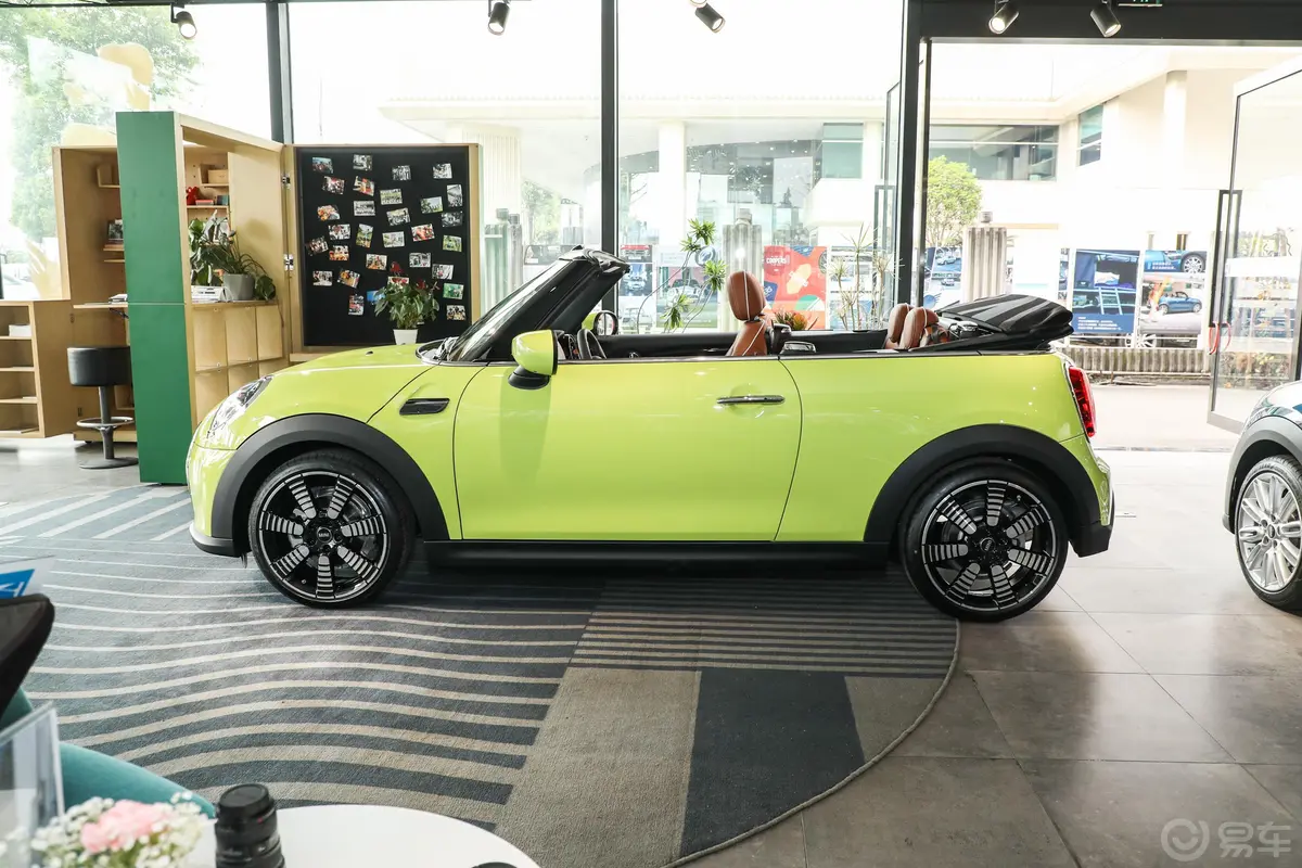 MINI CABRIO1.5T COOPER CABRIO The Coopers 纪念版外观