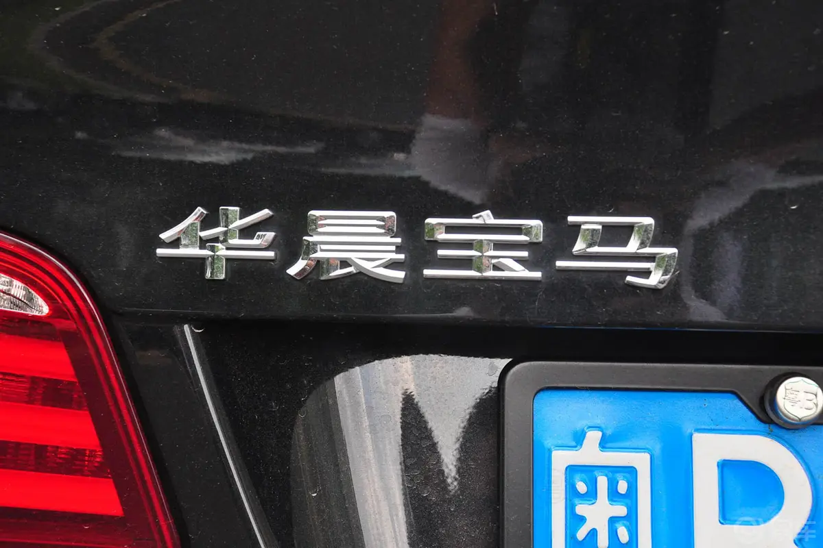 宝马5系523Li 豪华型外观