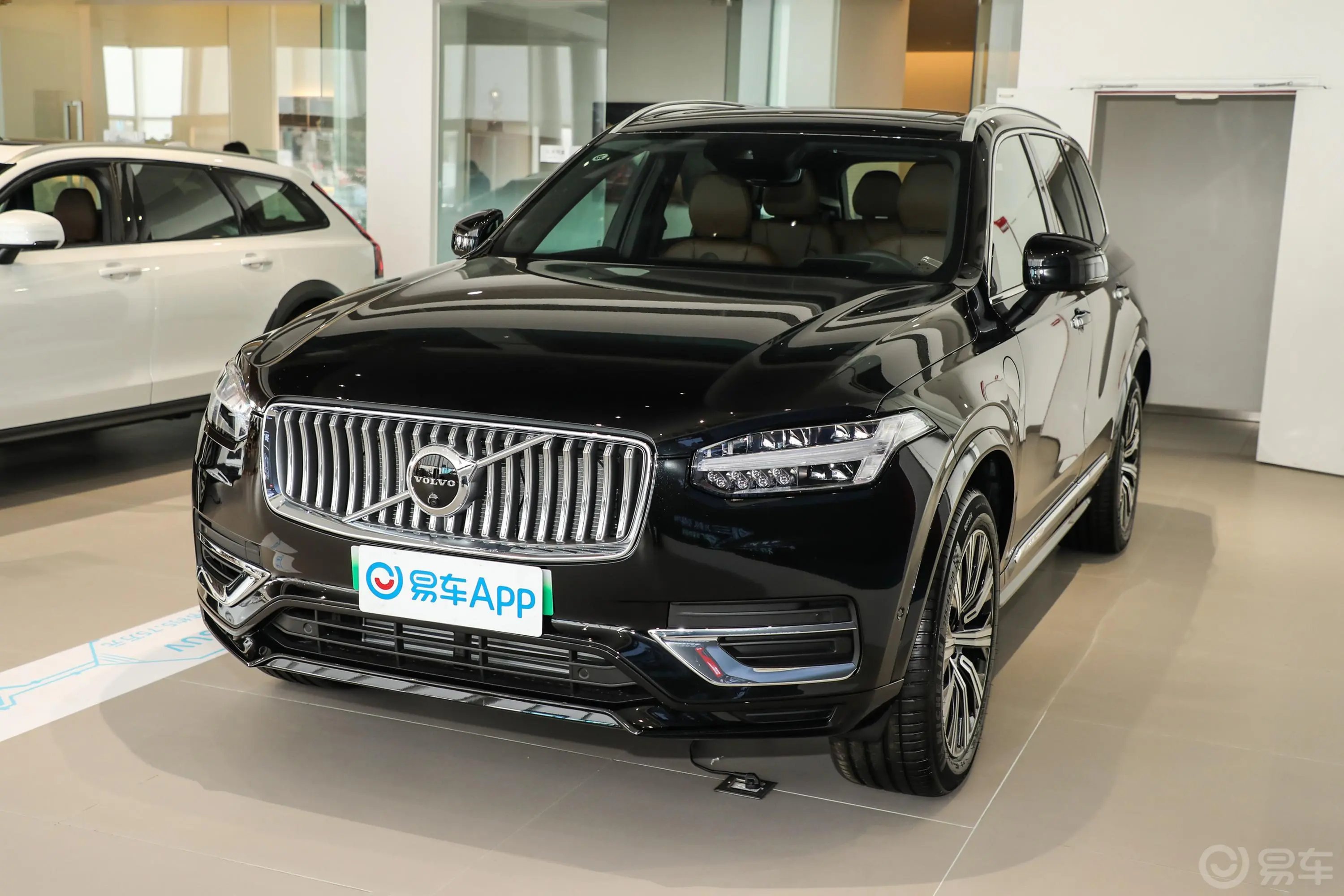 沃尔沃XC90 RECHARGE改款 T8 59km 智尊豪华版侧前45度车头向左水平