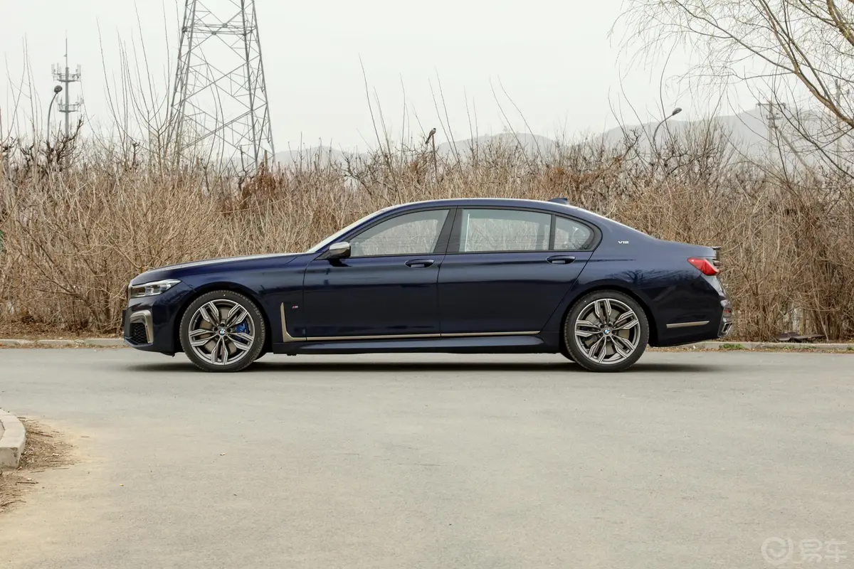 宝马7系M760Li xDrive V12 运动套装外观