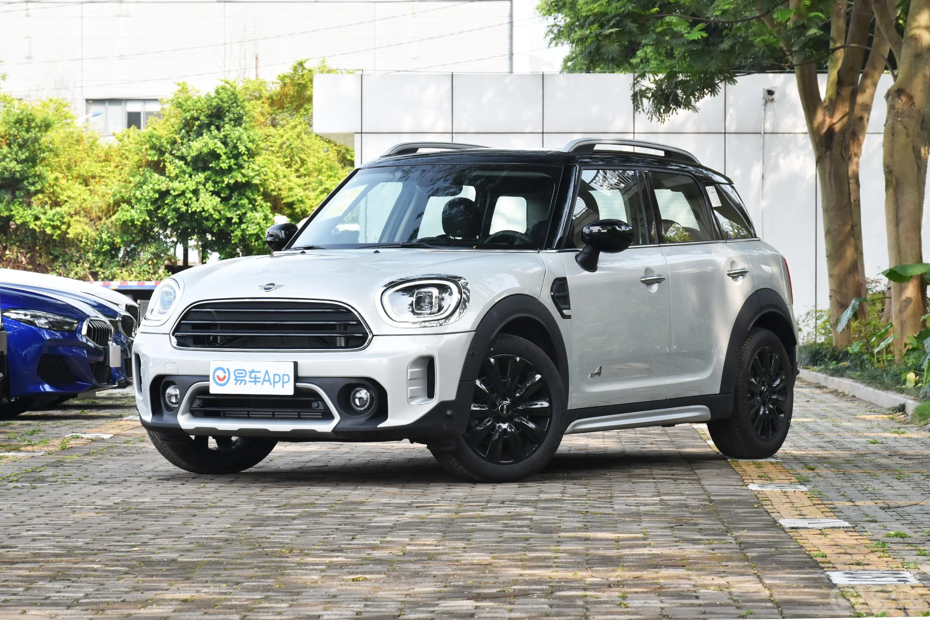 MINI COUNTRYMAN改款 1.5T COOPER ALL4 鉴赏家侧前45度车头向左水平