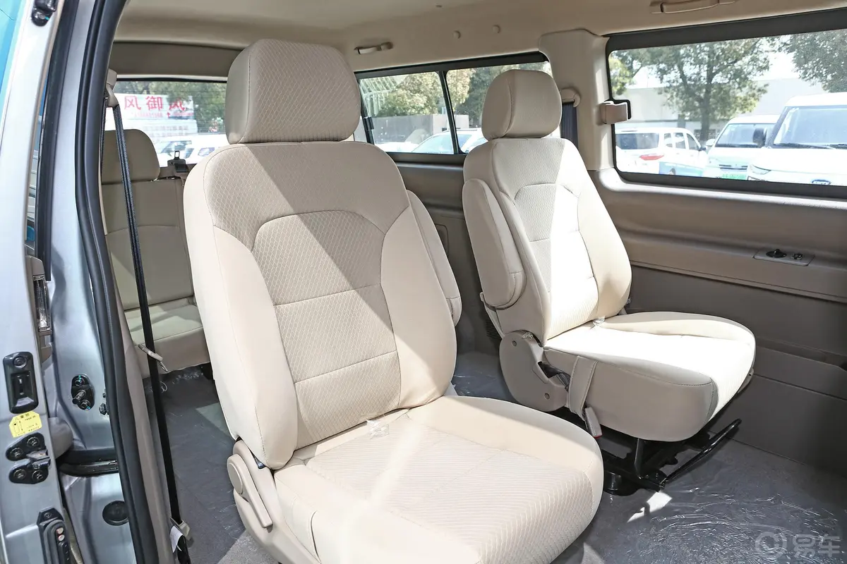 风景G5多用途乘用车 2.0L 手动 商运版 7座 国VI后排座椅