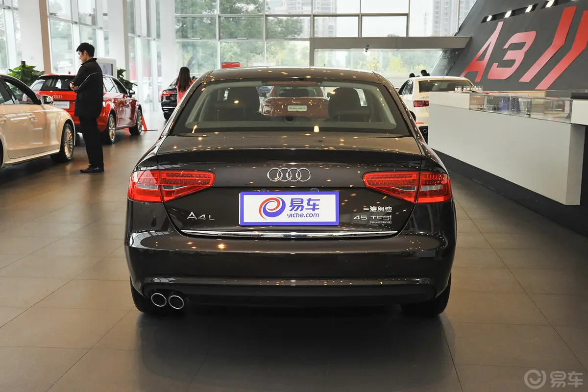 奥迪A4L45 TFSI quattro 个性运动型外观