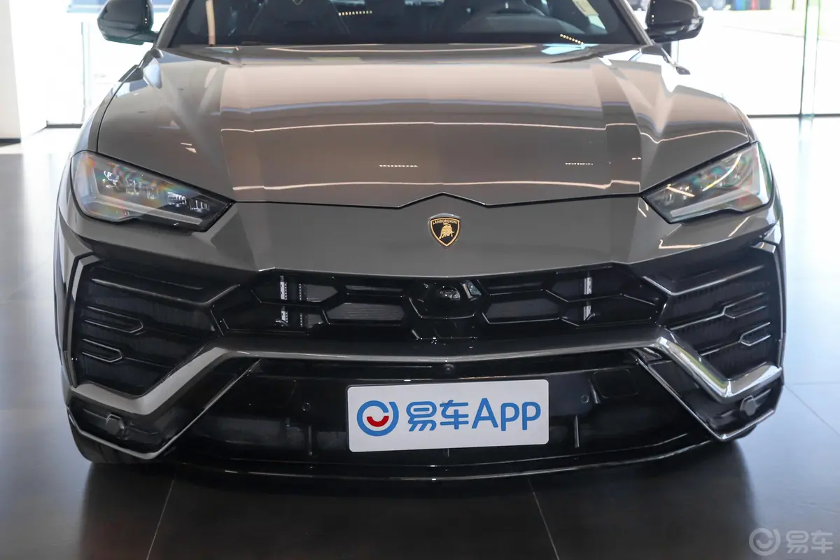 Urus4.0T V8外观细节