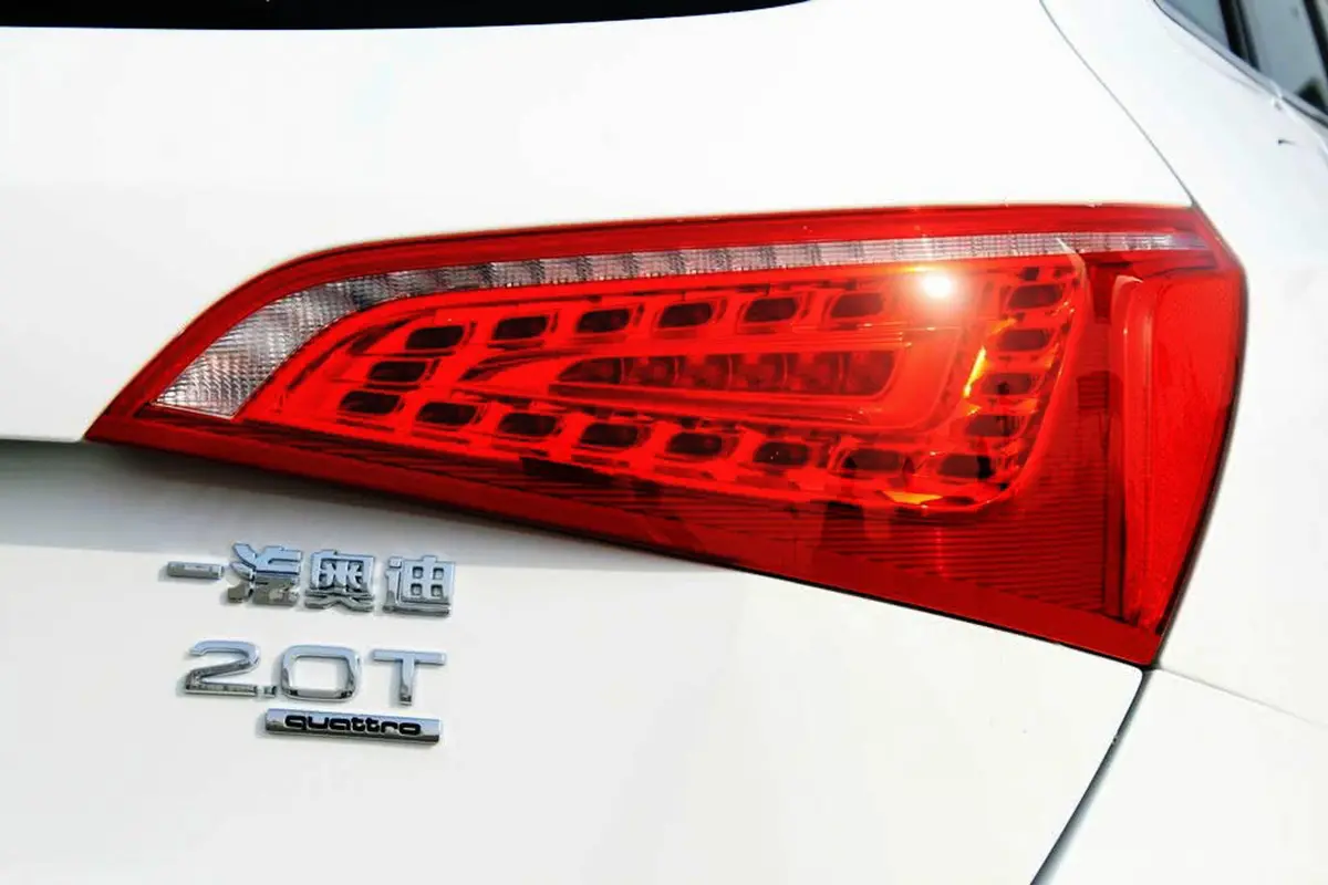 奥迪Q52.0 TFSI 进取型外观