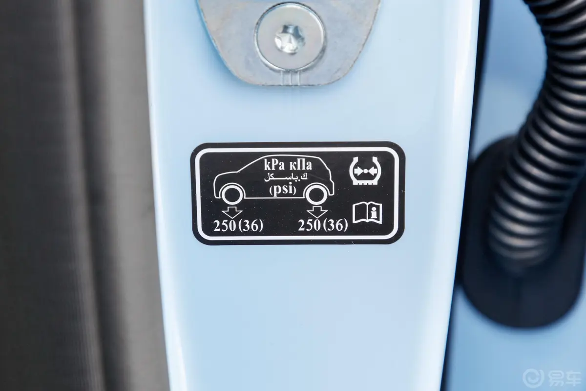 欧拉好猫401km 标准续航 豪华型 三元锂胎压信息铭牌