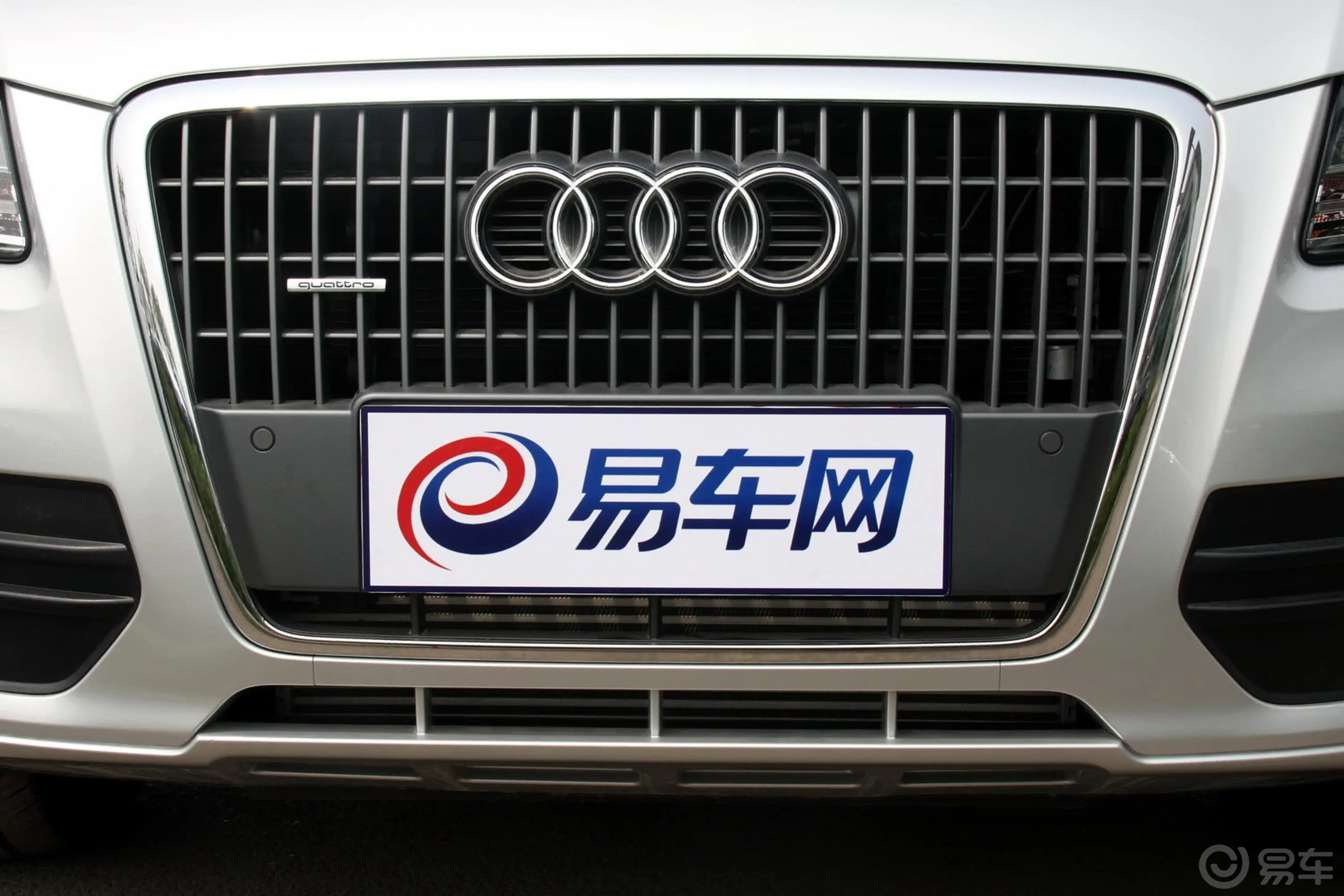 奥迪Q52.0 TFSI 豪华型外观