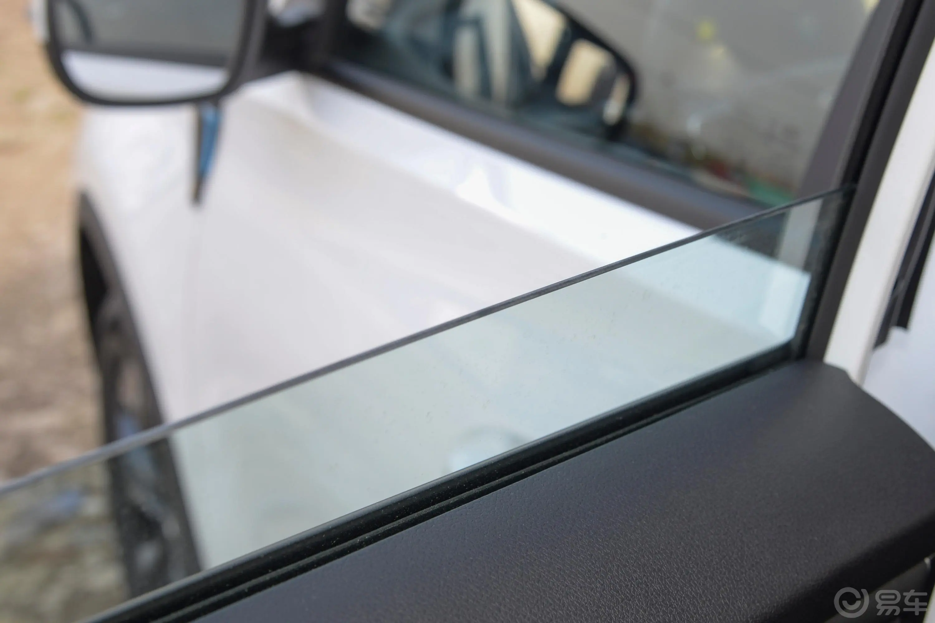 瑞虎7 PLUS鲲鹏版 1.6T 双离合豪华型+后排玻璃材质特写