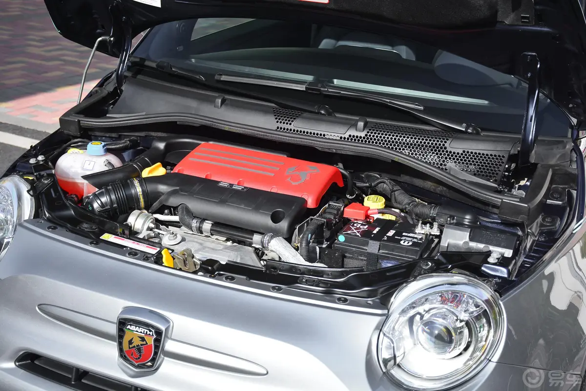 Abarth 695Abarth 695 Rivale 限量版动力底盘