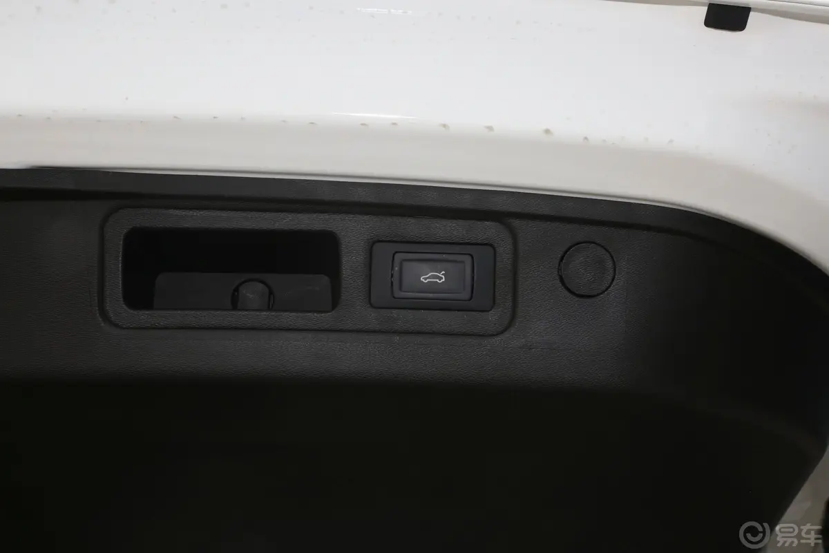 捷途X70诸葛 1.6T 双离合卧龙电动尾门按键（手动扶手）
