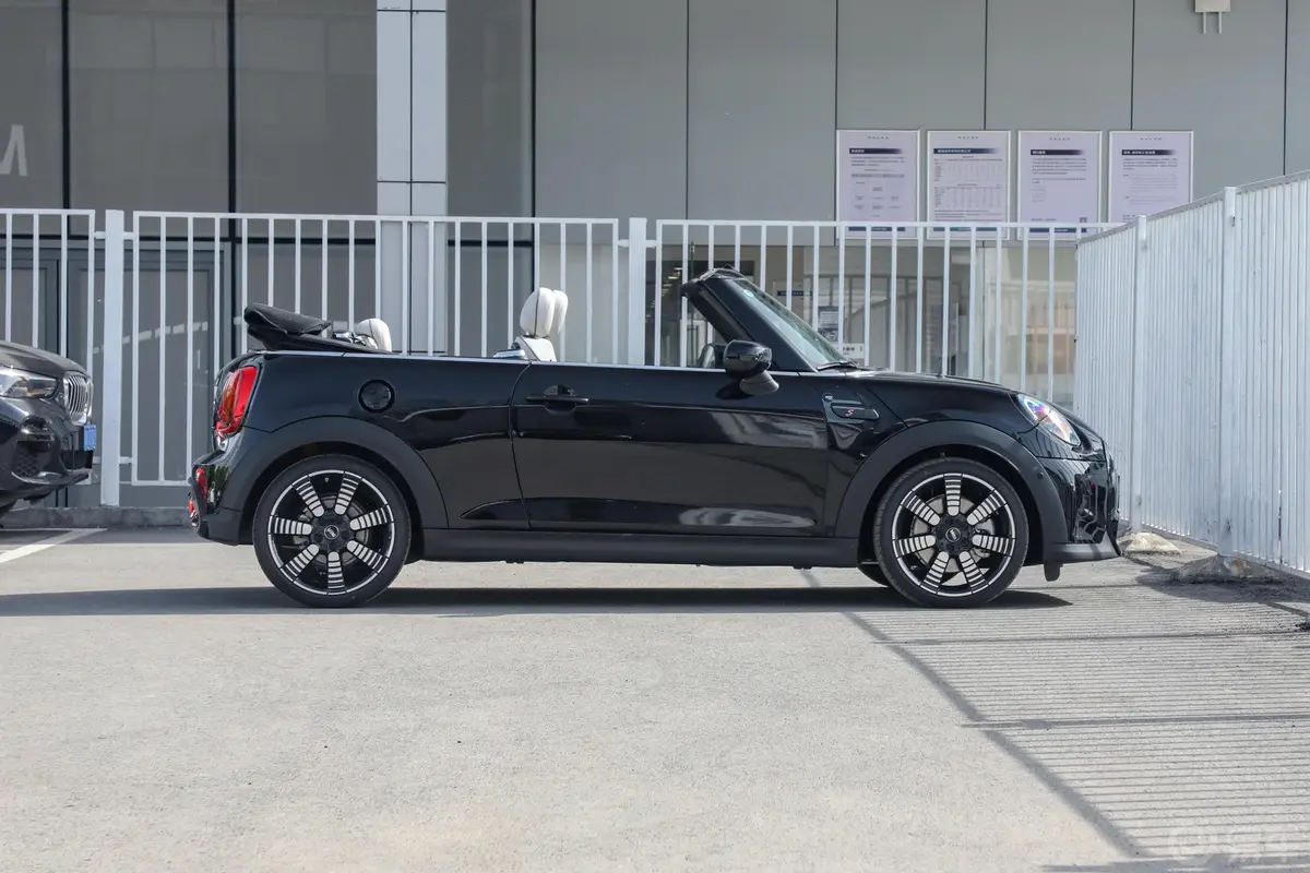 MINI CABRIO改款 2.0T COOPER S CABRIO Sidewalk外观