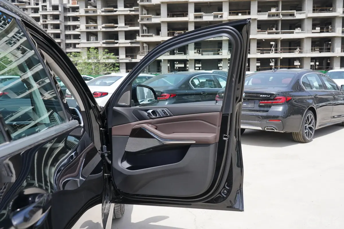 宝马X5xDrive30Li 尊享型M运动套装副驾驶员车门