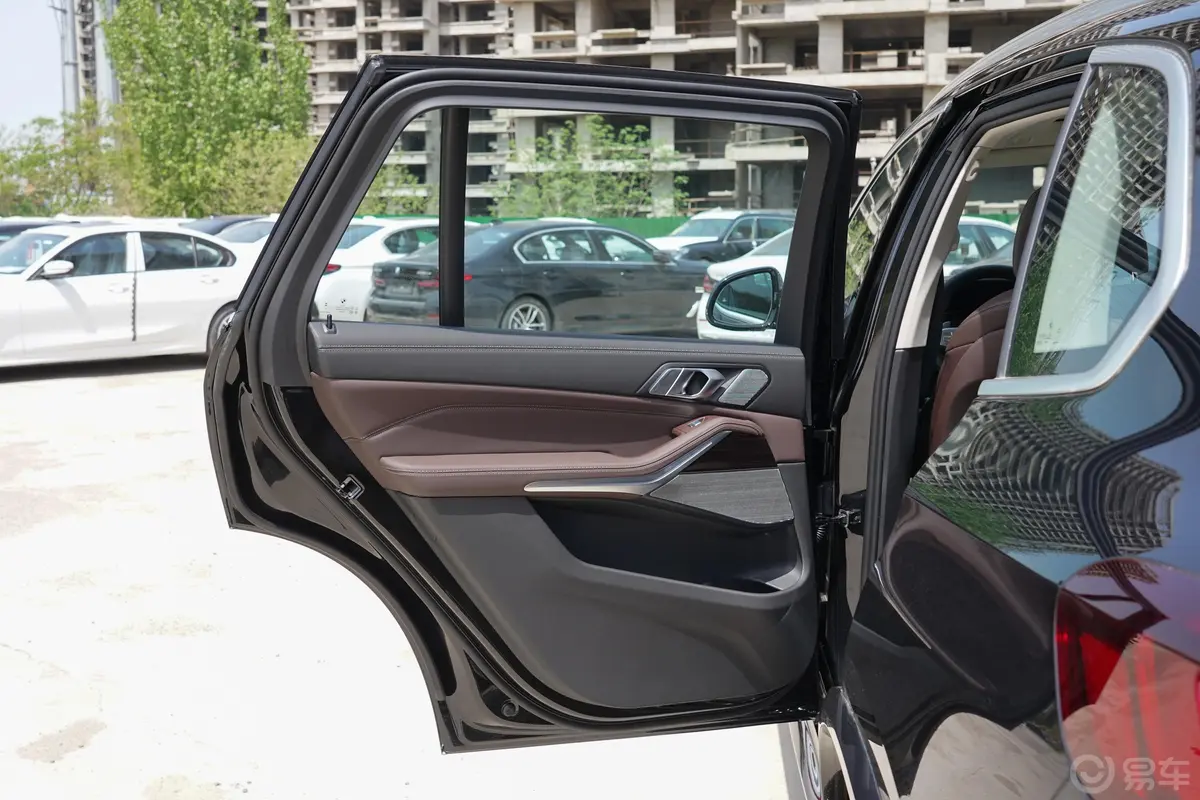 宝马X5xDrive30Li 尊享型M运动套装驾驶员侧后车门