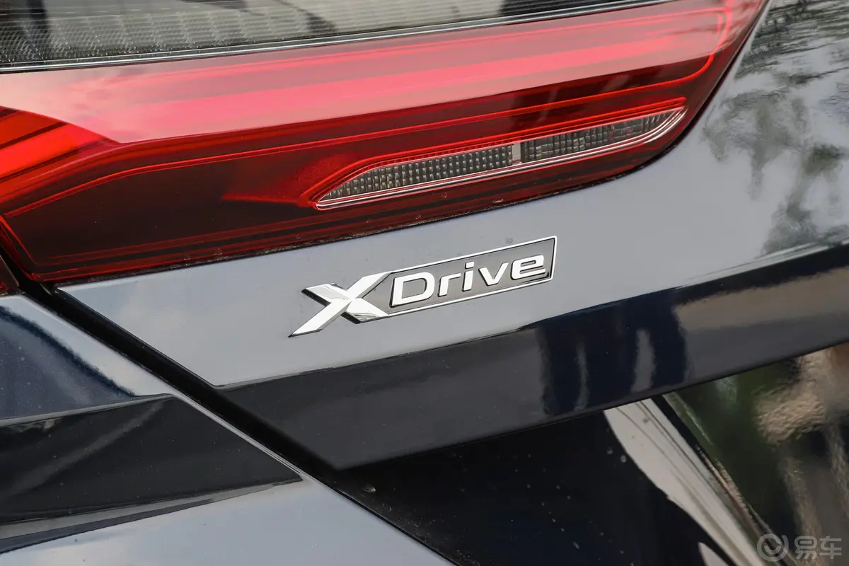 宝马8系改款 四门轿跑车 840i xDrive M运动套装外观