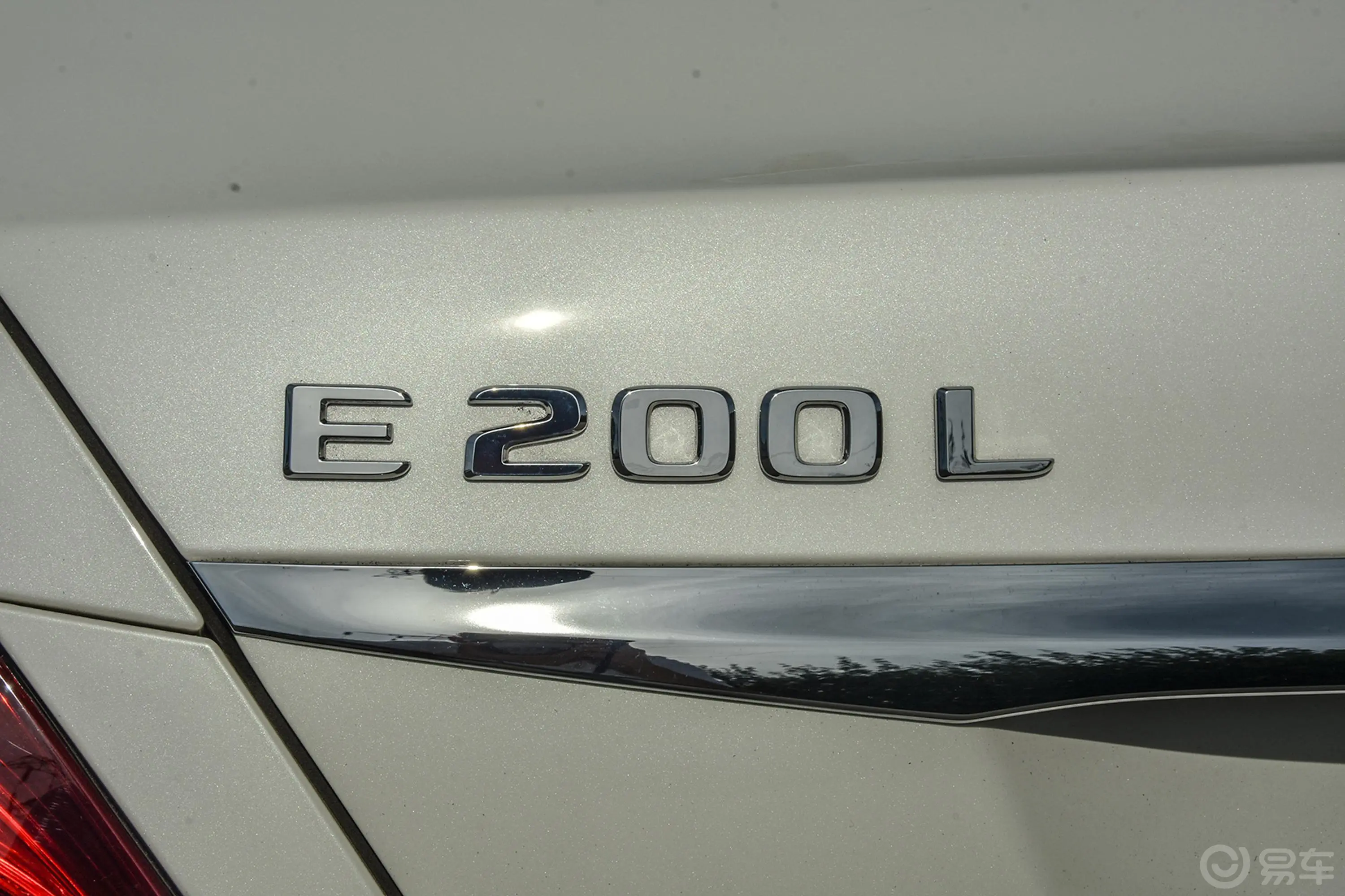 奔驰E级E 200 L 运动轿车外观