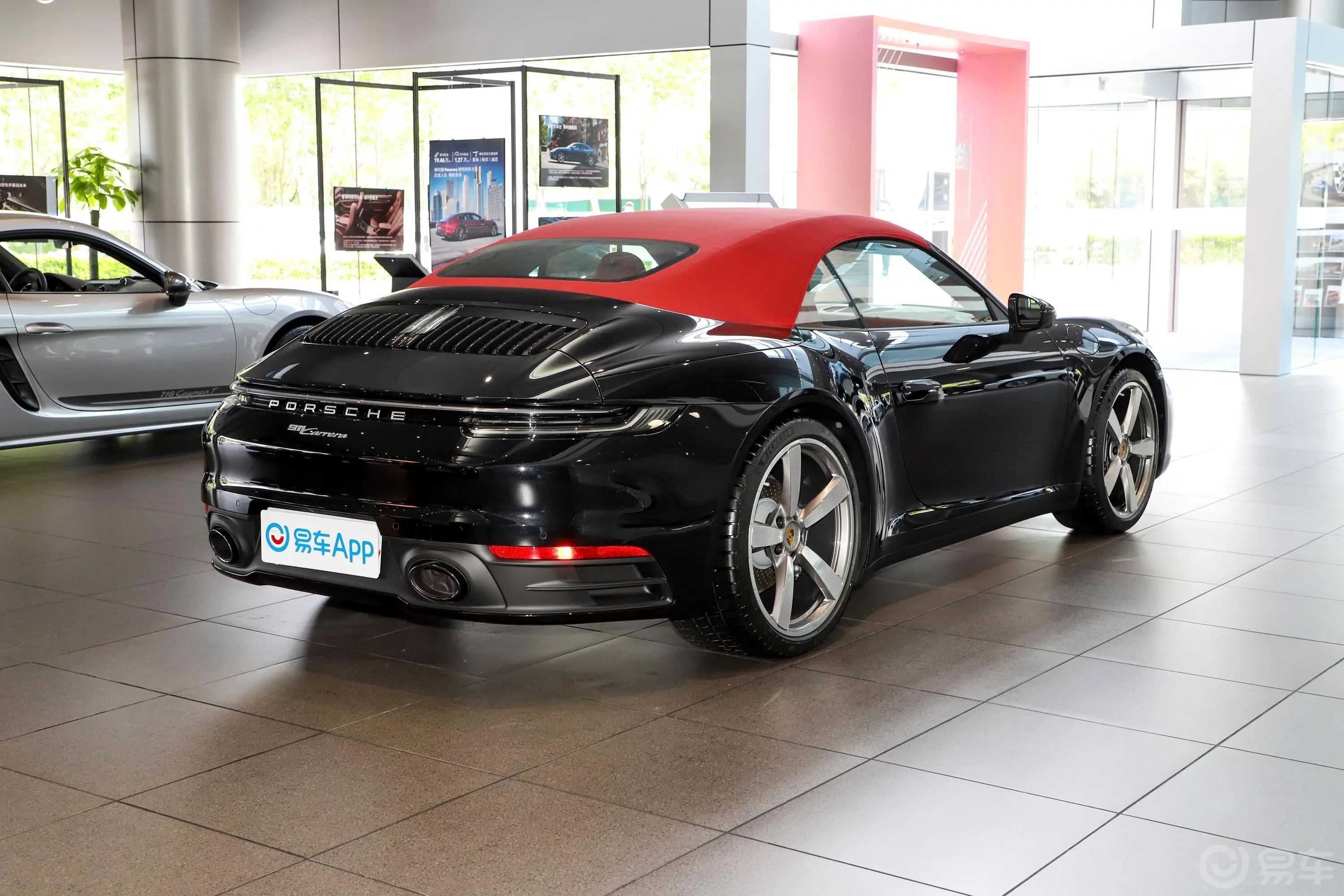 保时捷911Carrera Cabriolet 3.0T侧后45度车头向右水平