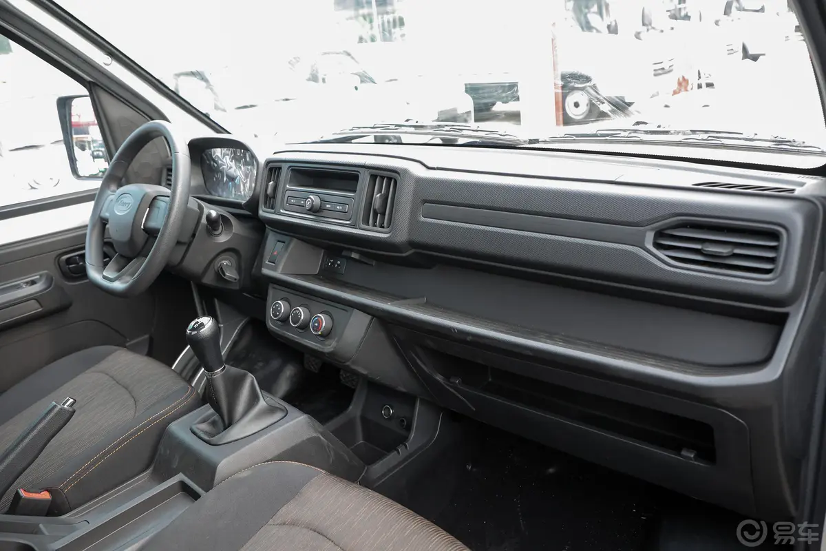 开瑞X61.6L 手动 单排舒适型箱货内饰全景副驾驶员方向