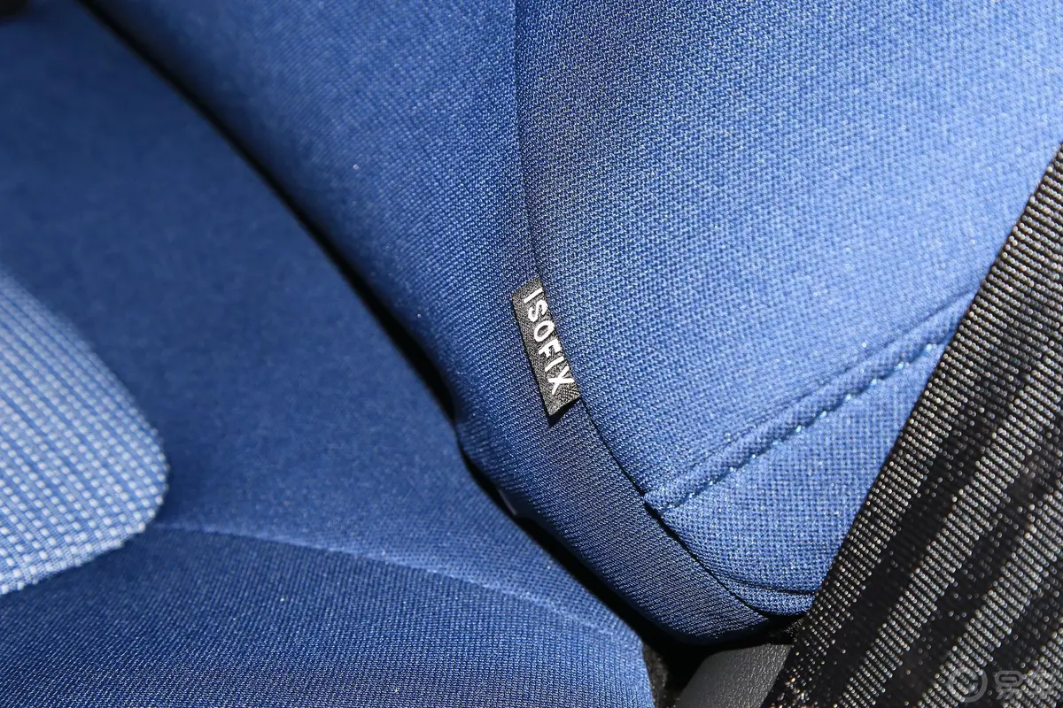 奔奔E-Star国民版 多彩款 磷酸铁锂 31.95kWh儿童座椅接口