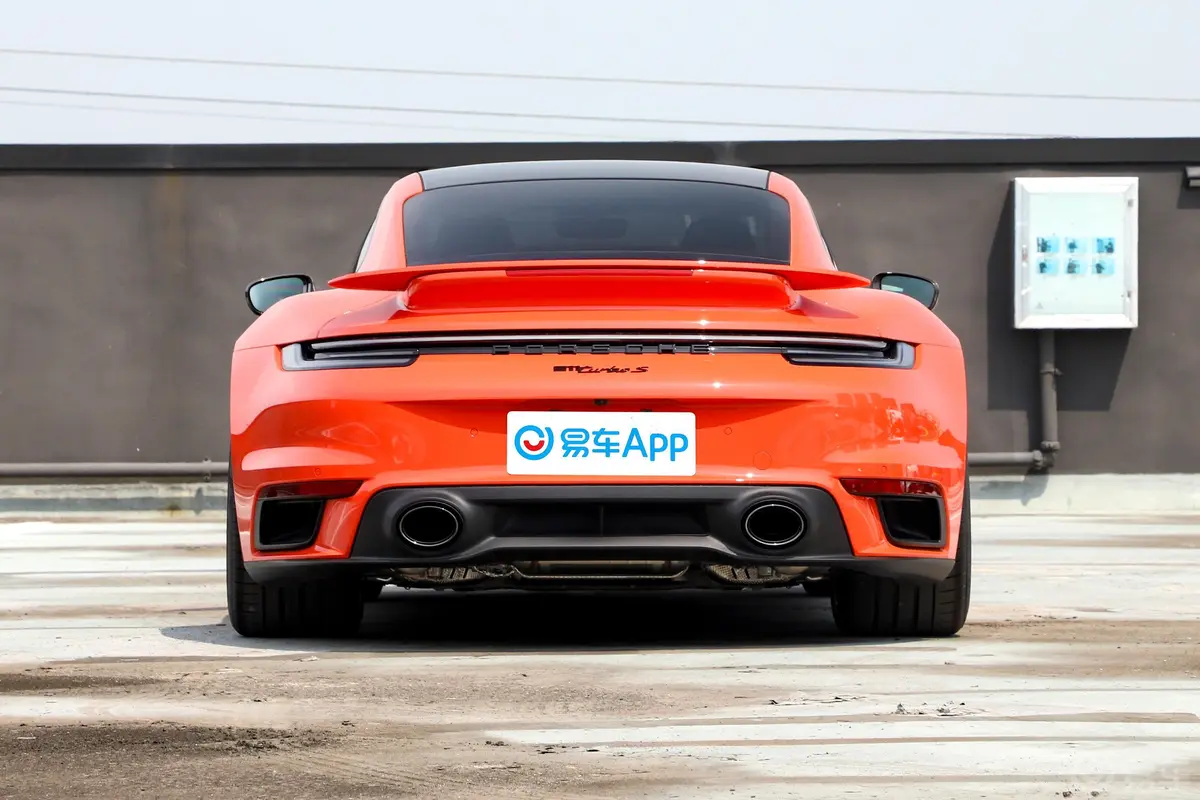 保时捷911Turbo S 3.7T正后水平