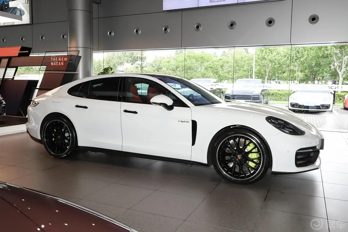 Panamera E-HybridPanamera 4 E-Hybrid 铂金版 2.9T正侧车头向右水平