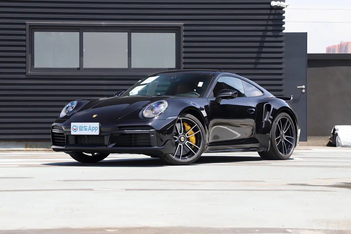 保时捷911Turbo S 3.7T侧前45度车头向左水平