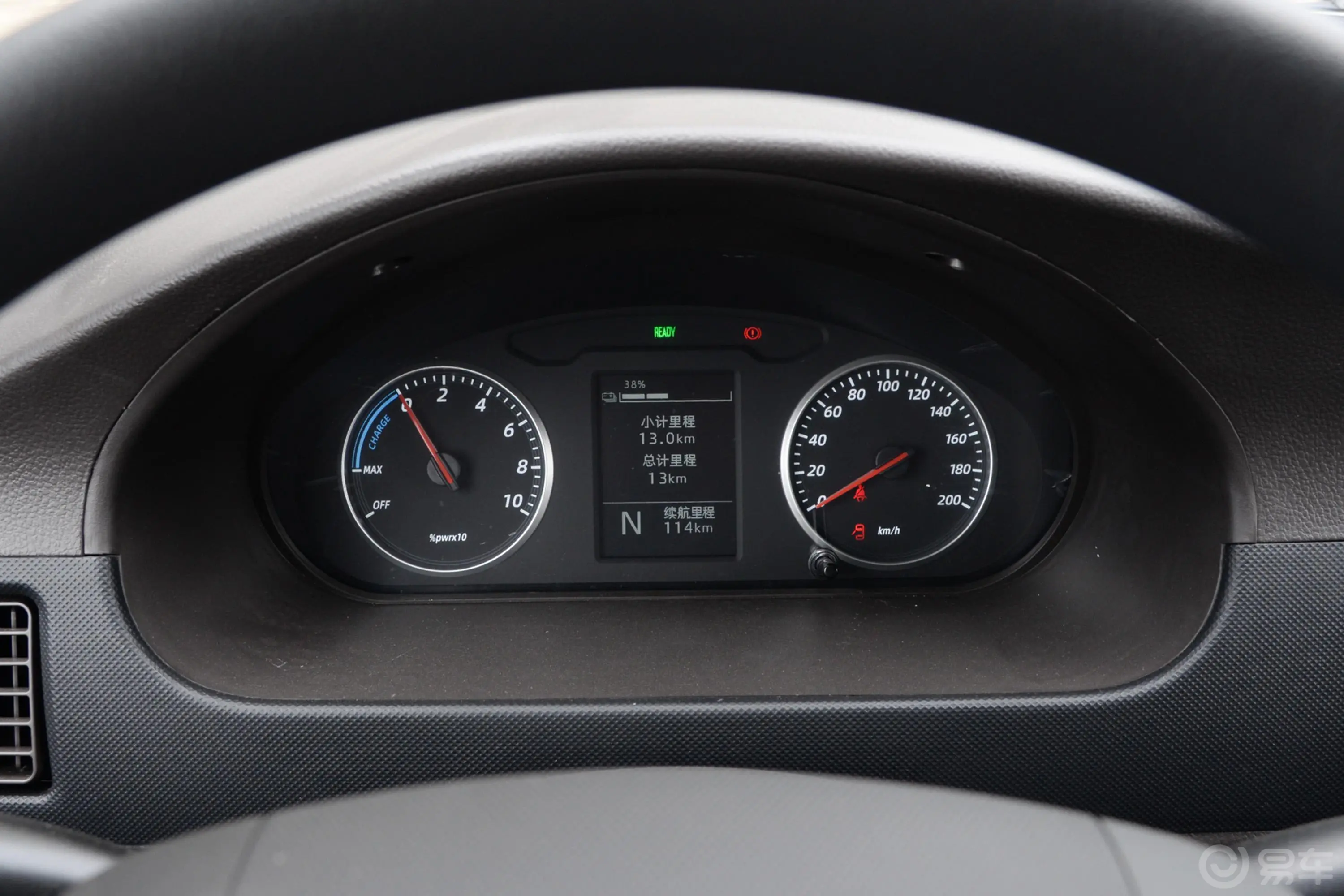 五菱荣光EV300km 封窗版基本型 鹏辉电池 2座仪表盘