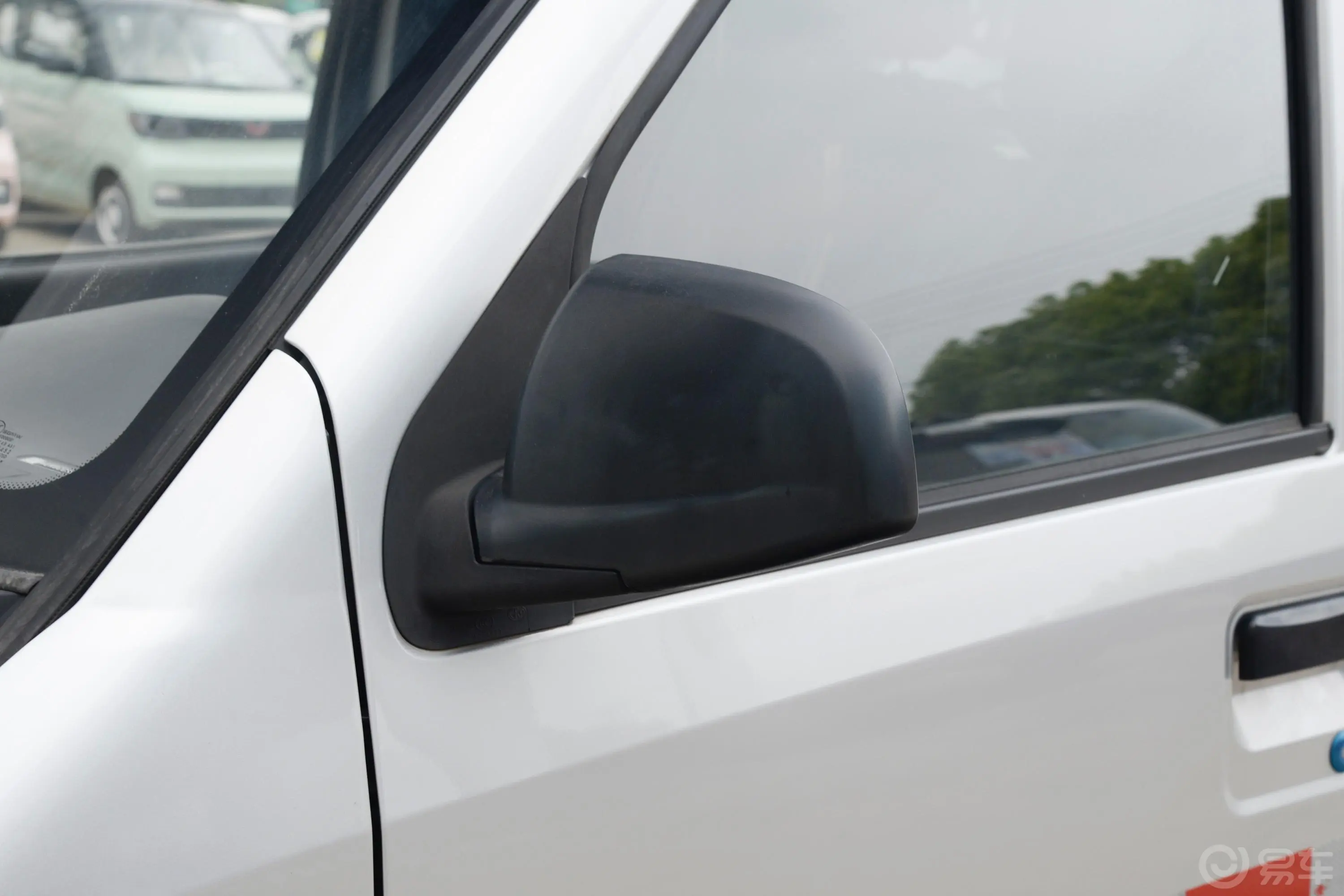 五菱荣光EV300km 封窗版基本型 鹏辉电池 2座主驾驶后视镜背面