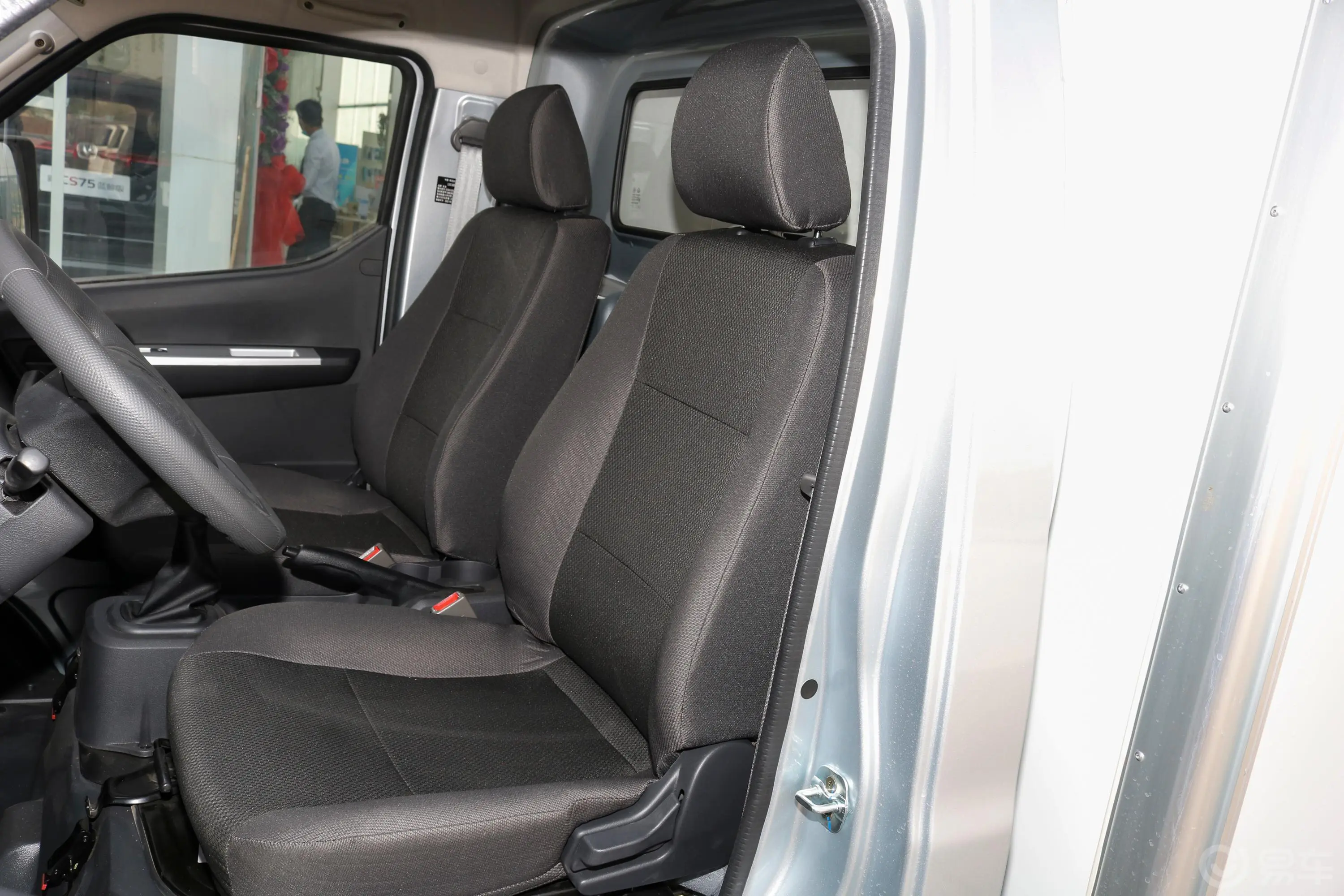 神骐T301.6L 单排3.6米钢板厢货舒适型驾驶员座椅