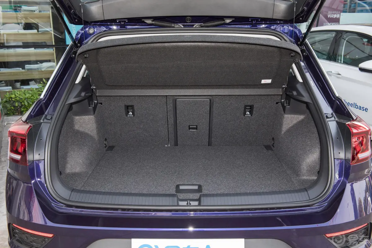 探歌280TSI 精英PLUS版后备厢空间特写