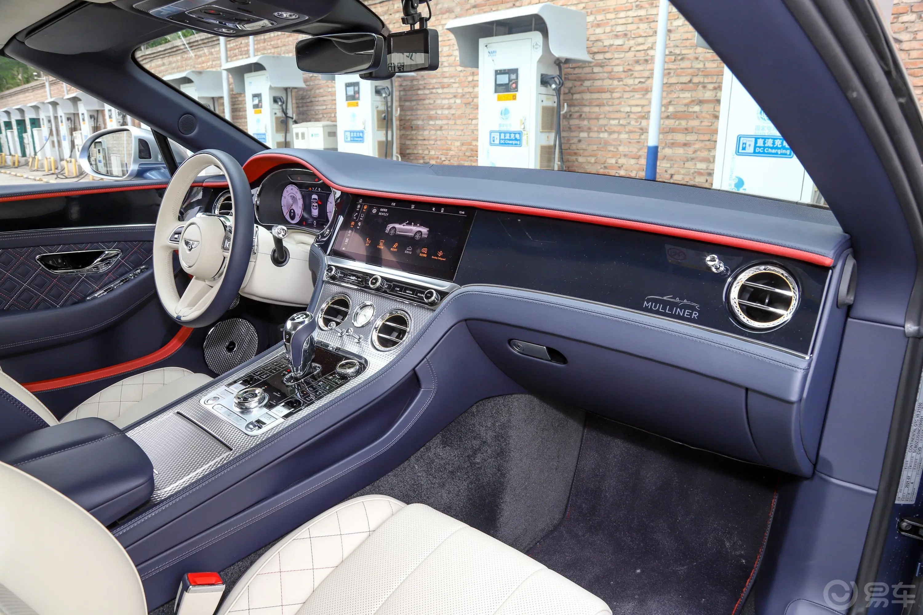 欧陆4.0T GT V8 Mulliner 敞篷版内饰全景副驾驶员方向