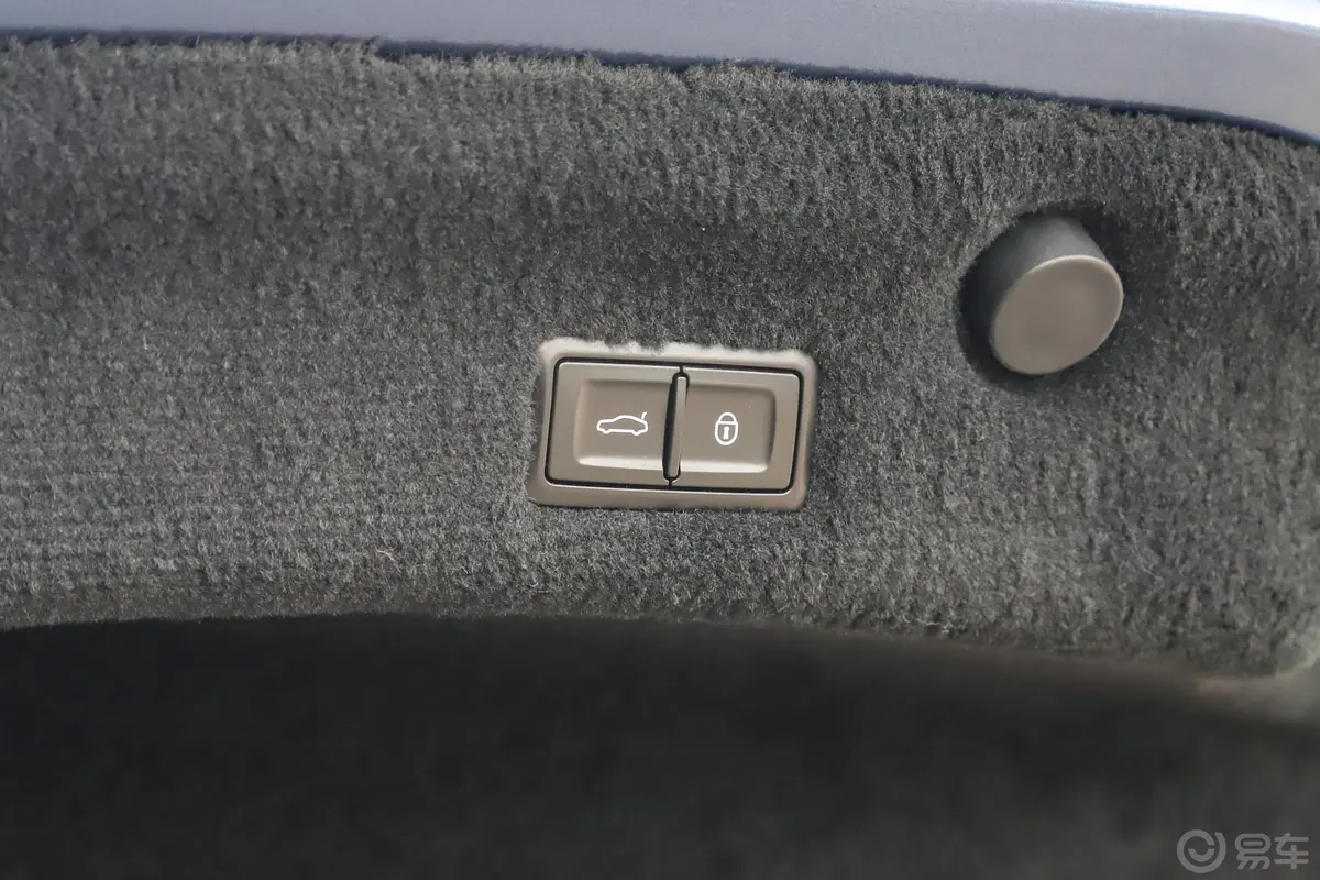 欧陆4.0T GT V8 Mulliner 敞篷版电动尾门按键（手动扶手）