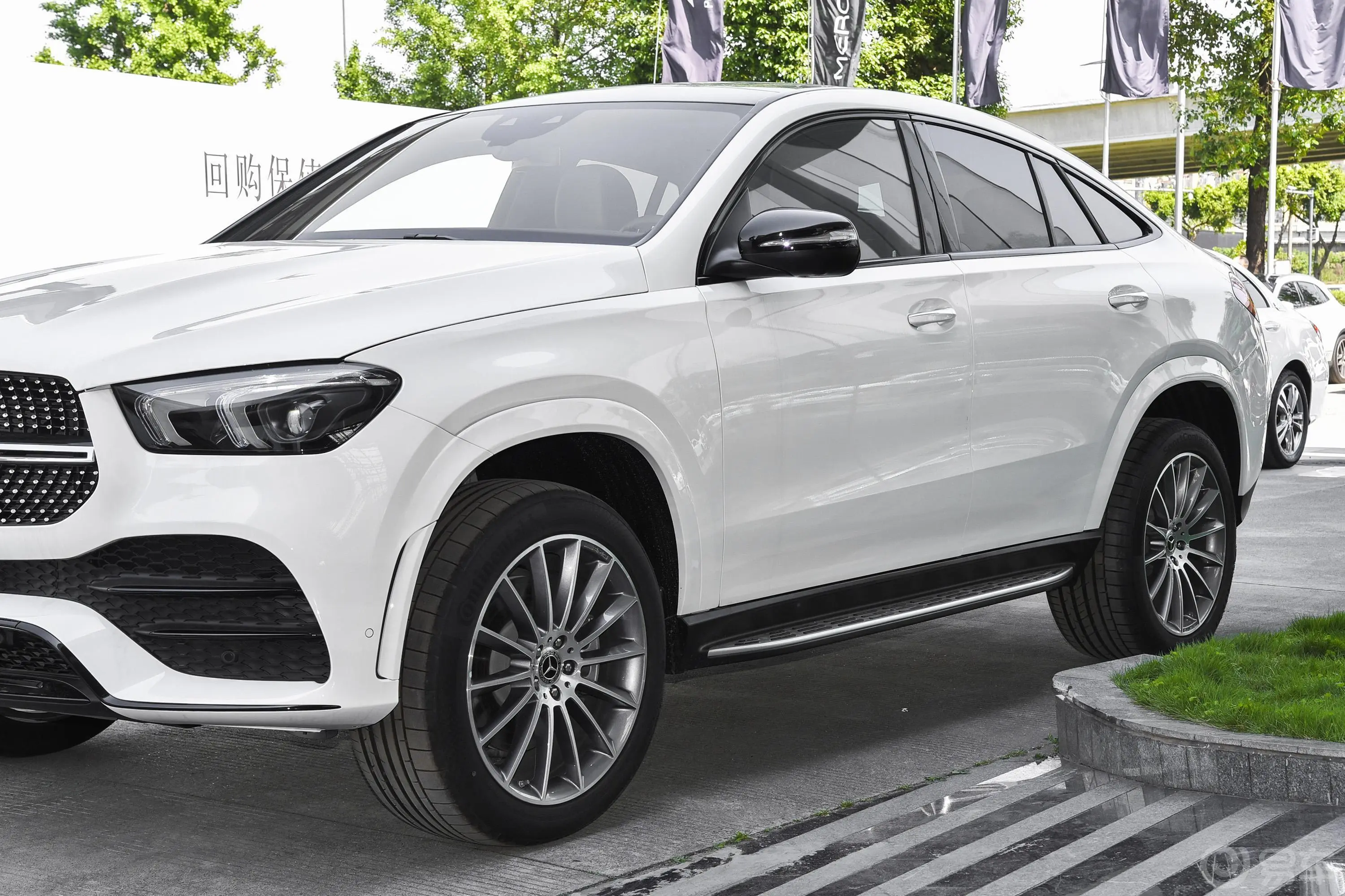 奔驰GLE轿跑改款 GLE 450 4MATIC 轿跑SUV 豪华型外观