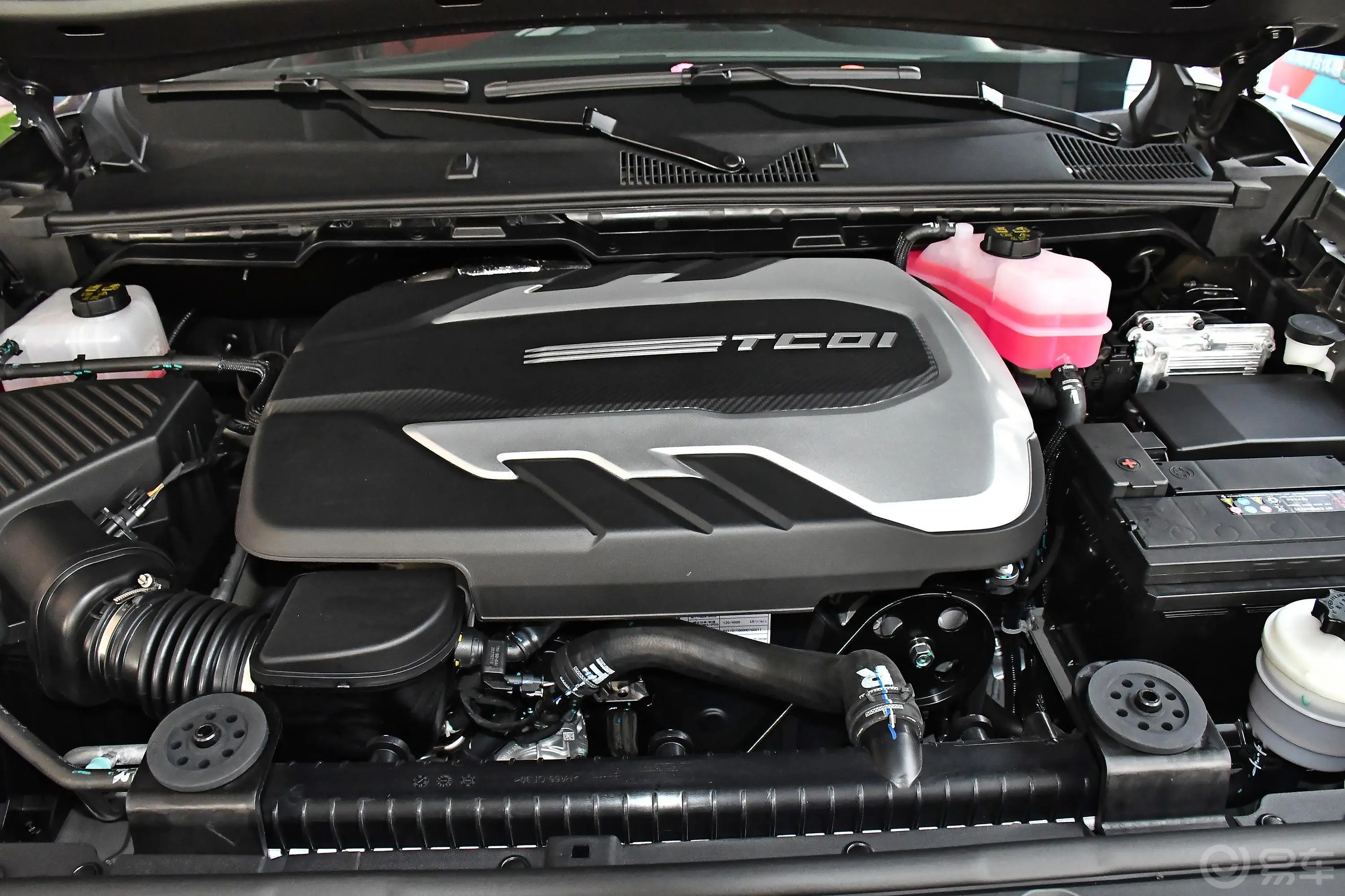 大通T702.0T 自动四驱长箱高底盘澳洲版 柴油外观