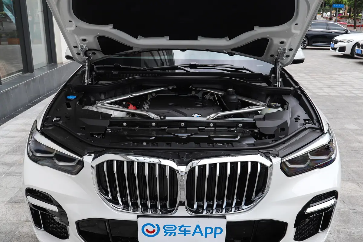 宝马X5xDrive30Li M运动套装发动机舱整体