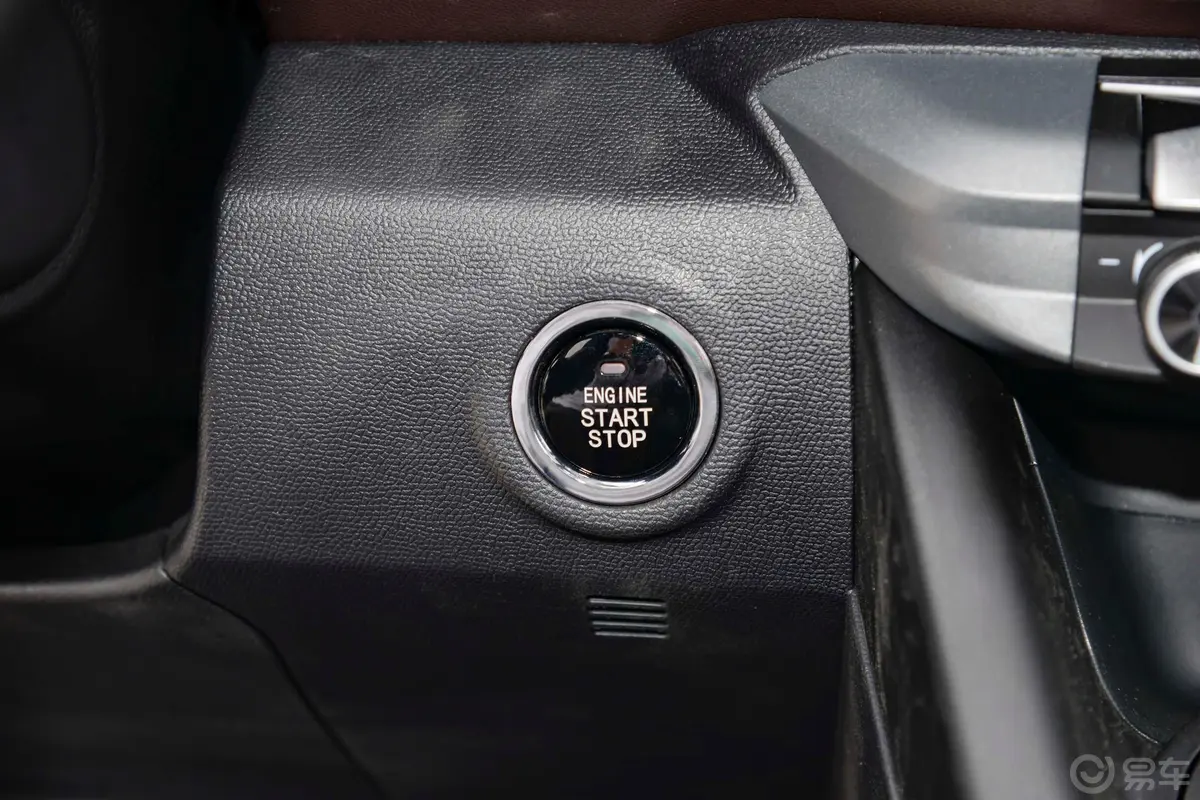 凯程F702.4T 手自一体 两驱 标轴 豪华版 汽油钥匙孔或一键启动按键