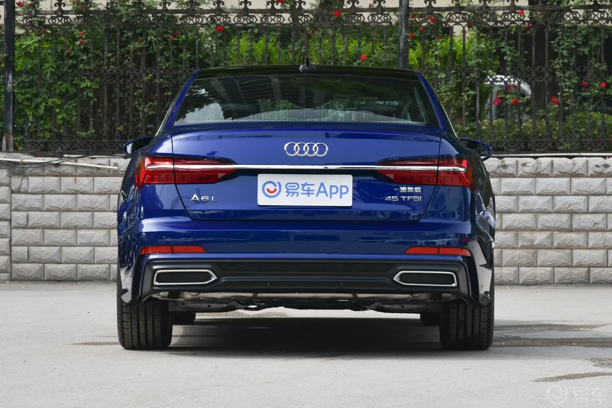 奥迪A6L45 TFSI 臻选动感型外观