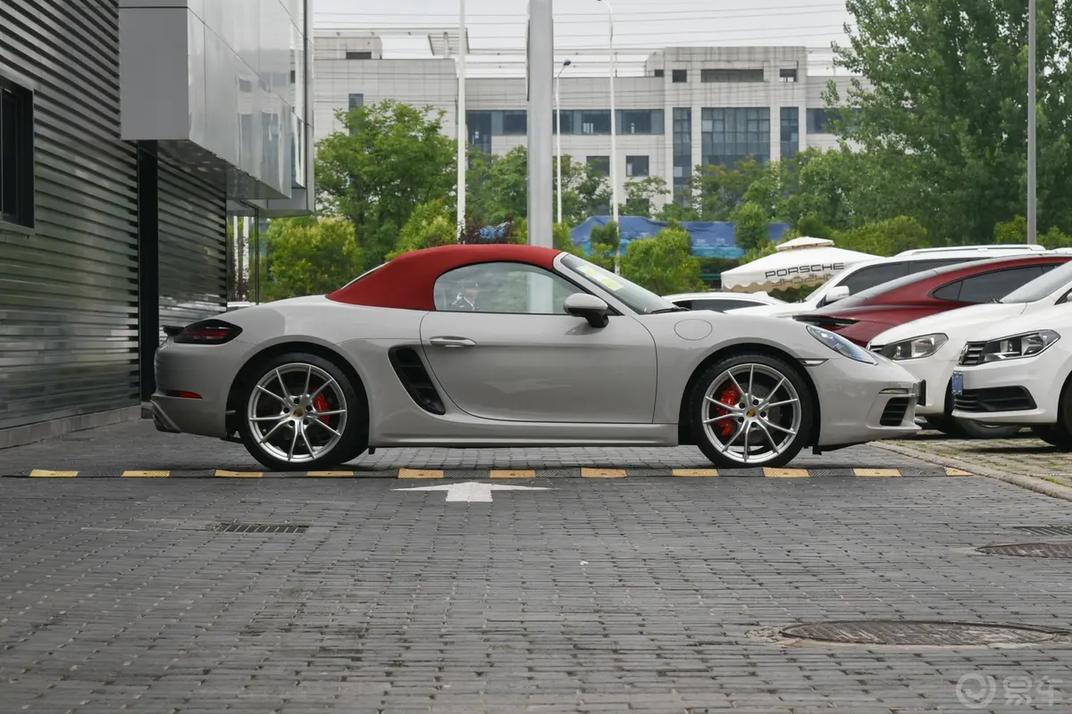 保时捷718Boxster S 2.5T正侧车头向右水平