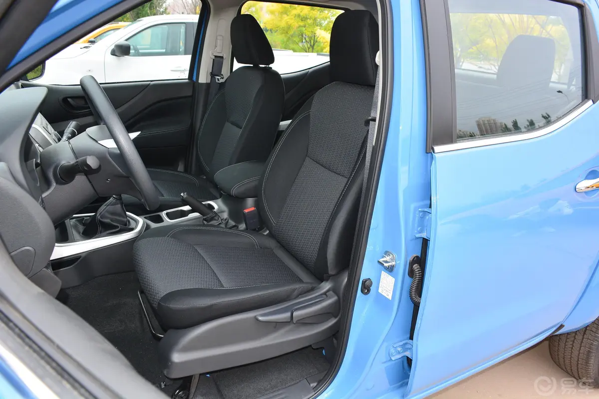 纳瓦拉改款 2.5L 手动两驱舒适型驾驶员座椅