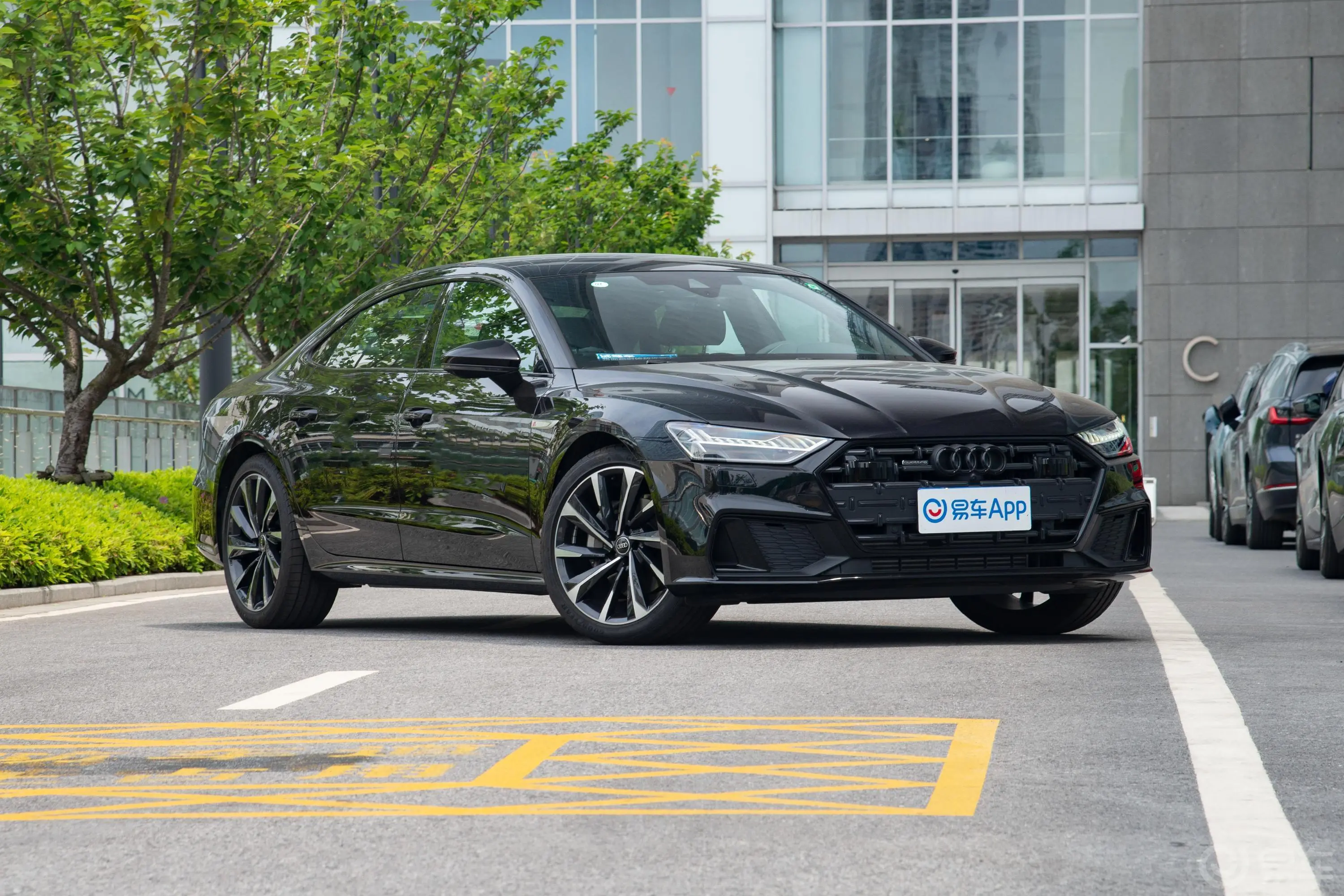 奥迪A7L45 TFSI quattro S-line 见远型 曜黑套装胎压信息铭牌