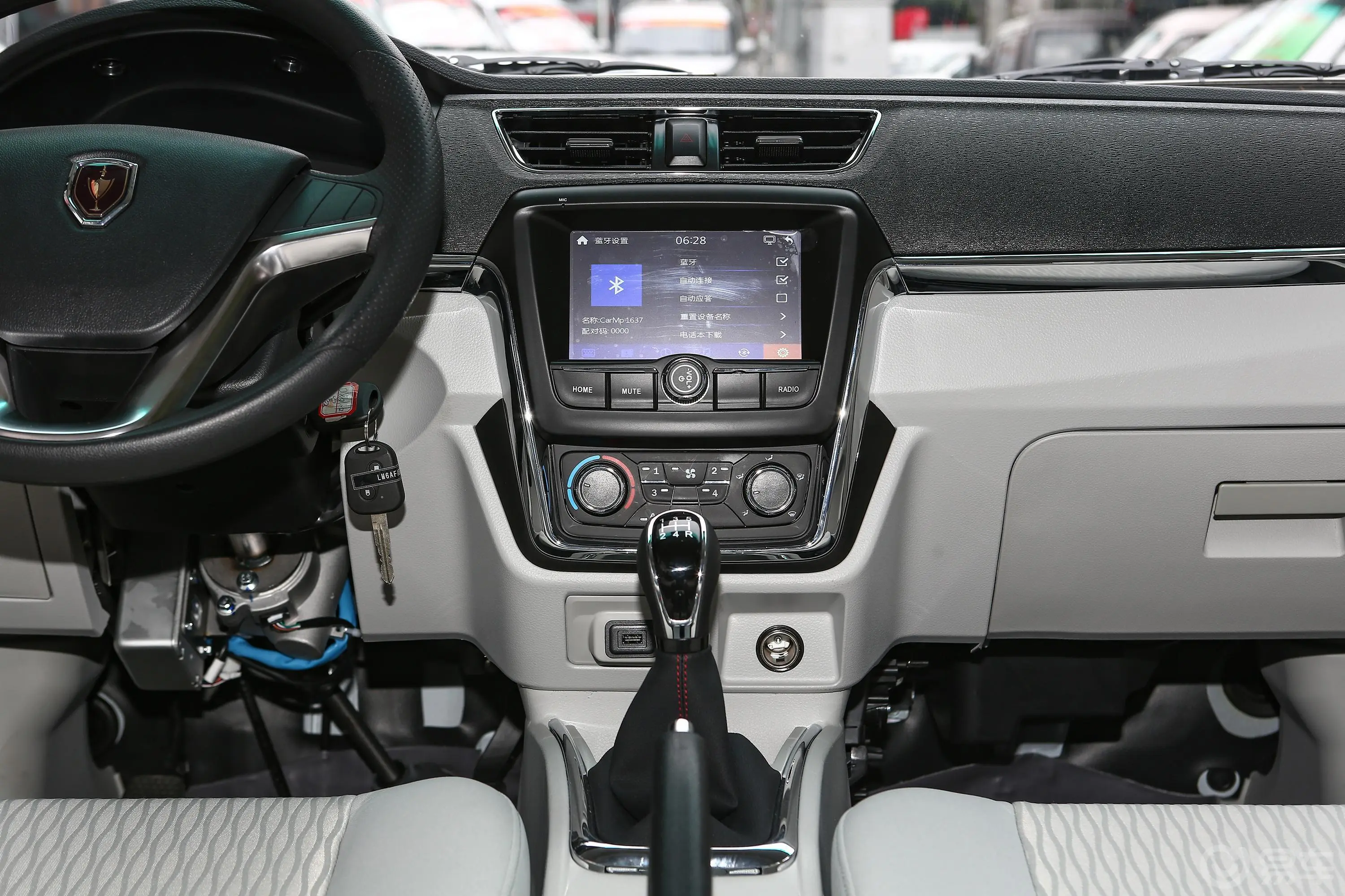 金杯新海狮X30L客车 1.5L 豪华中央空调版 6座中控台整体