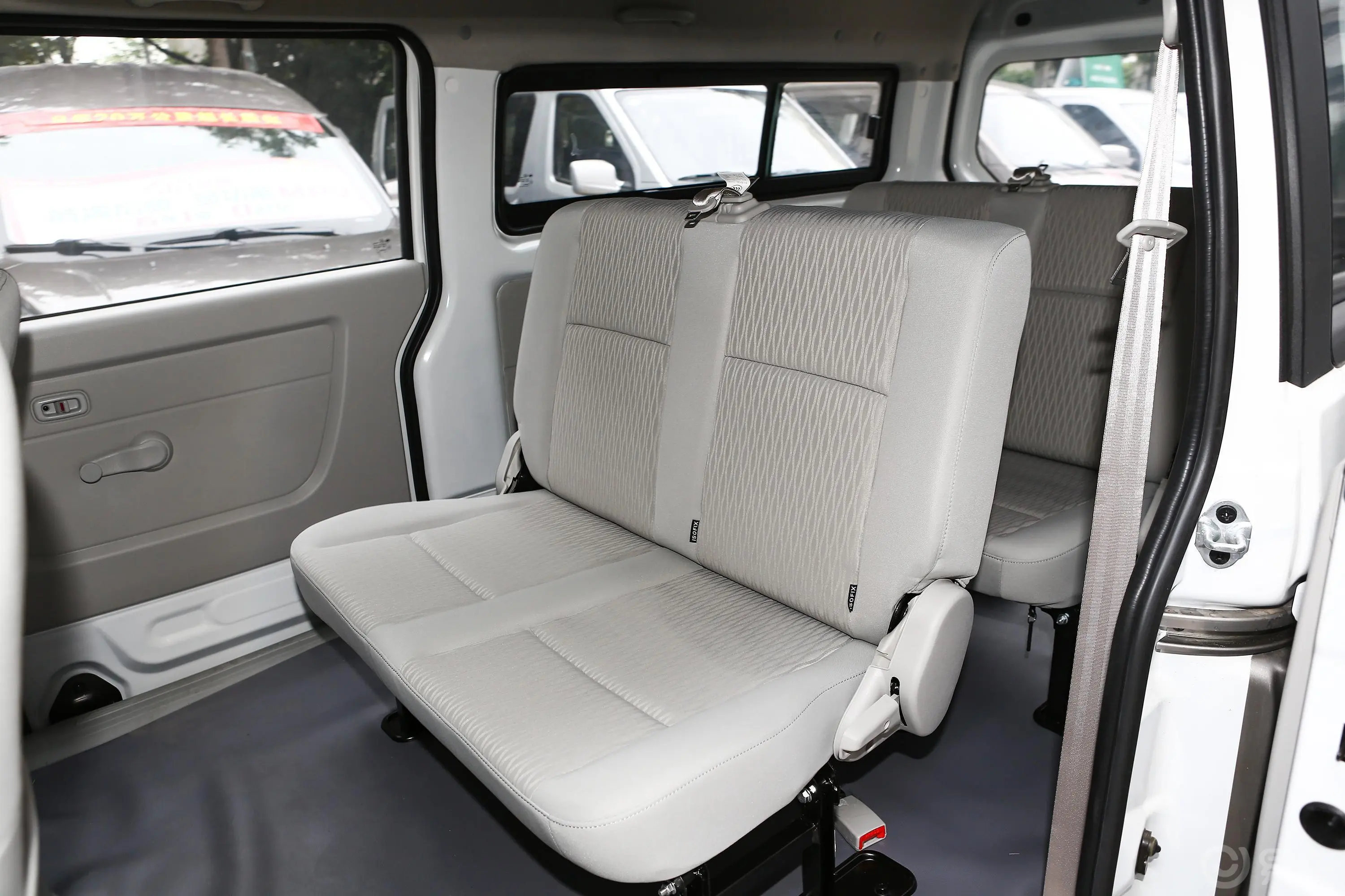 金杯新海狮X30L客车 1.5L 豪华中央空调版 6座后排座椅