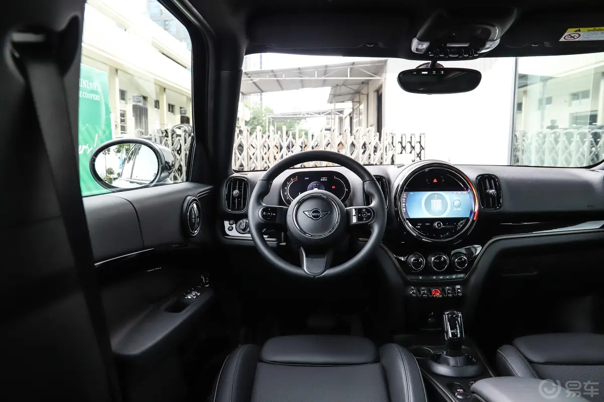 MINI COUNTRYMAN1.5T COOPER ALL4 黑标特别版驾驶位区域