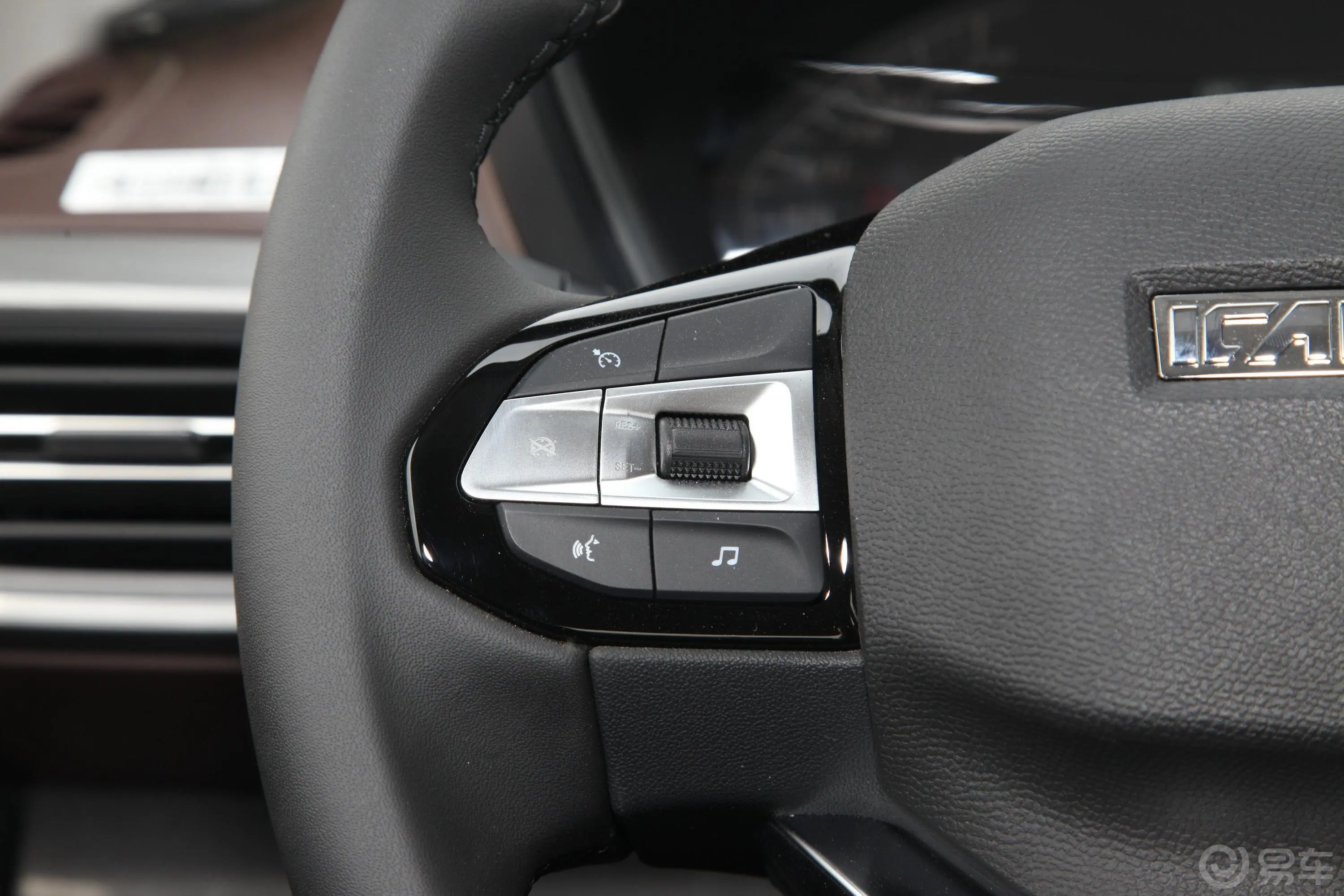 凯程F702.4T 手自一体 四驱 标轴 豪华版 汽油左侧方向盘功能按键