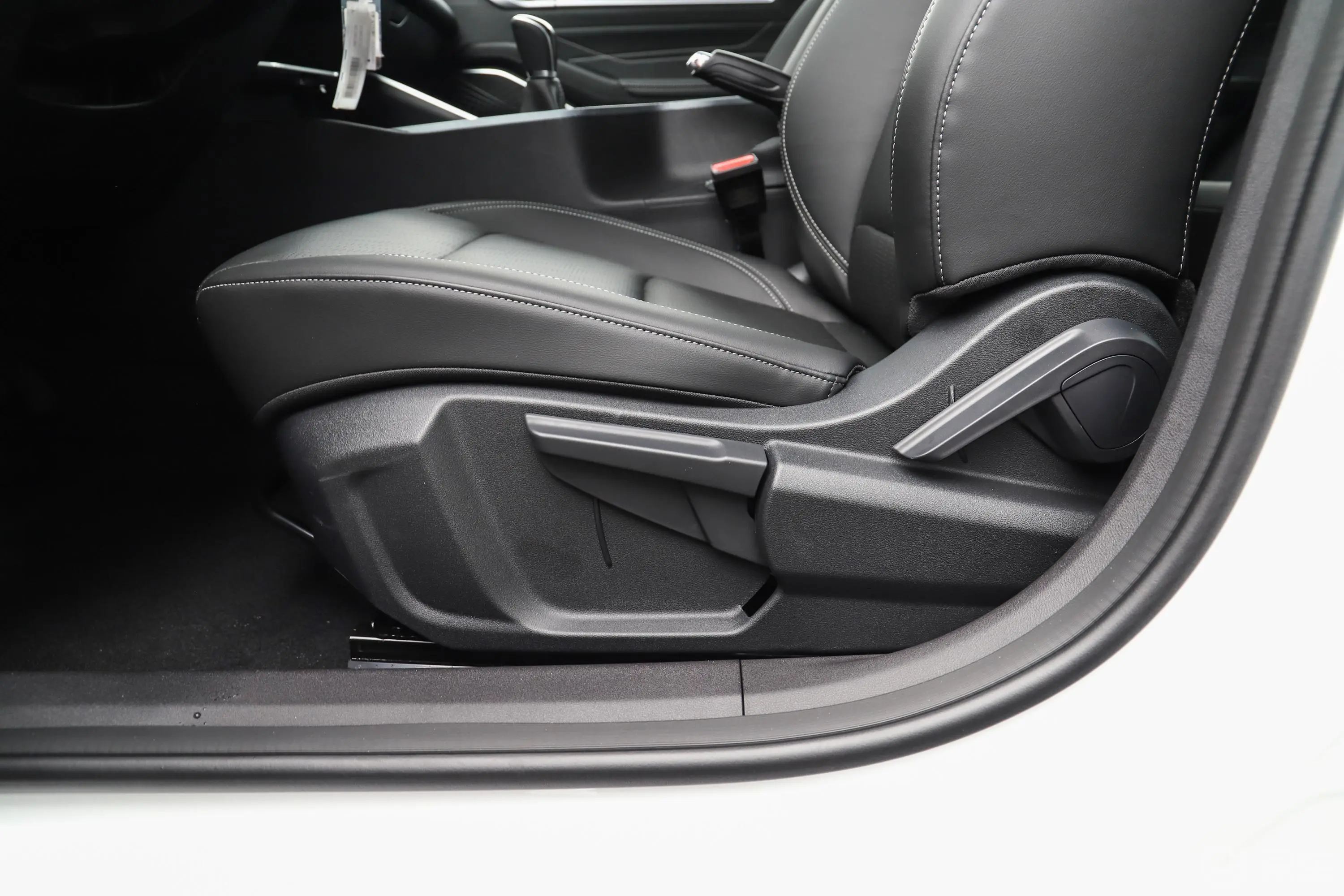 帝豪第4代 1.5L 手动精英型主驾座椅调节