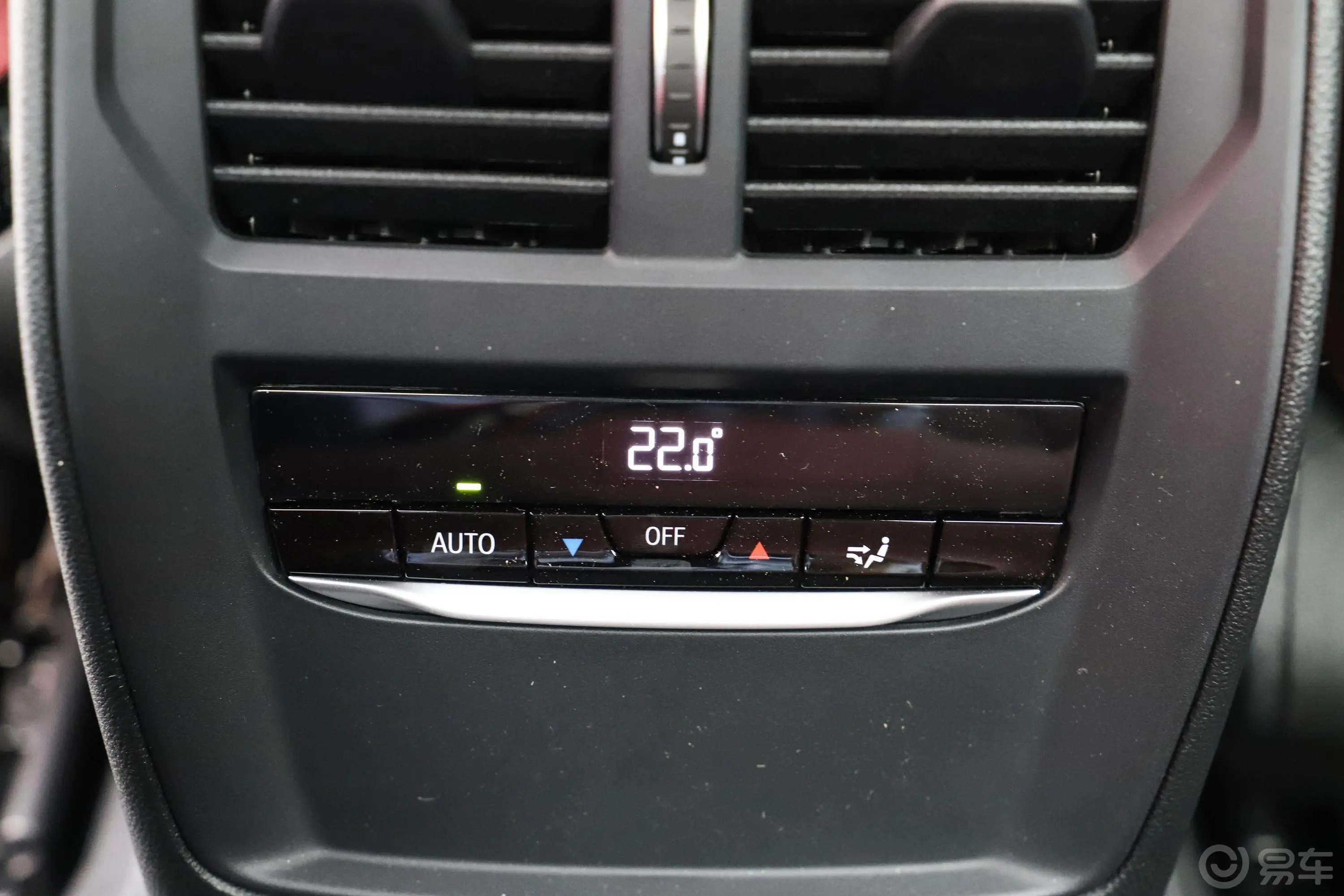 宝马4系改款 双门轿跑车 425i M运动曜夜套装后排空调控制键